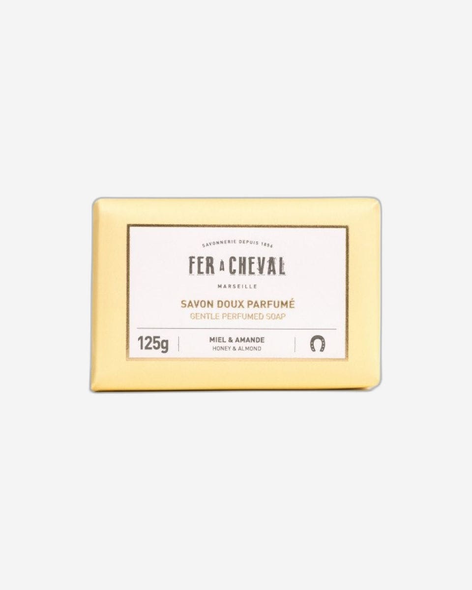 صابون معطر لطيف من Fer A Cheval "Savon Doux Parfumé" - بالعسل واللوز