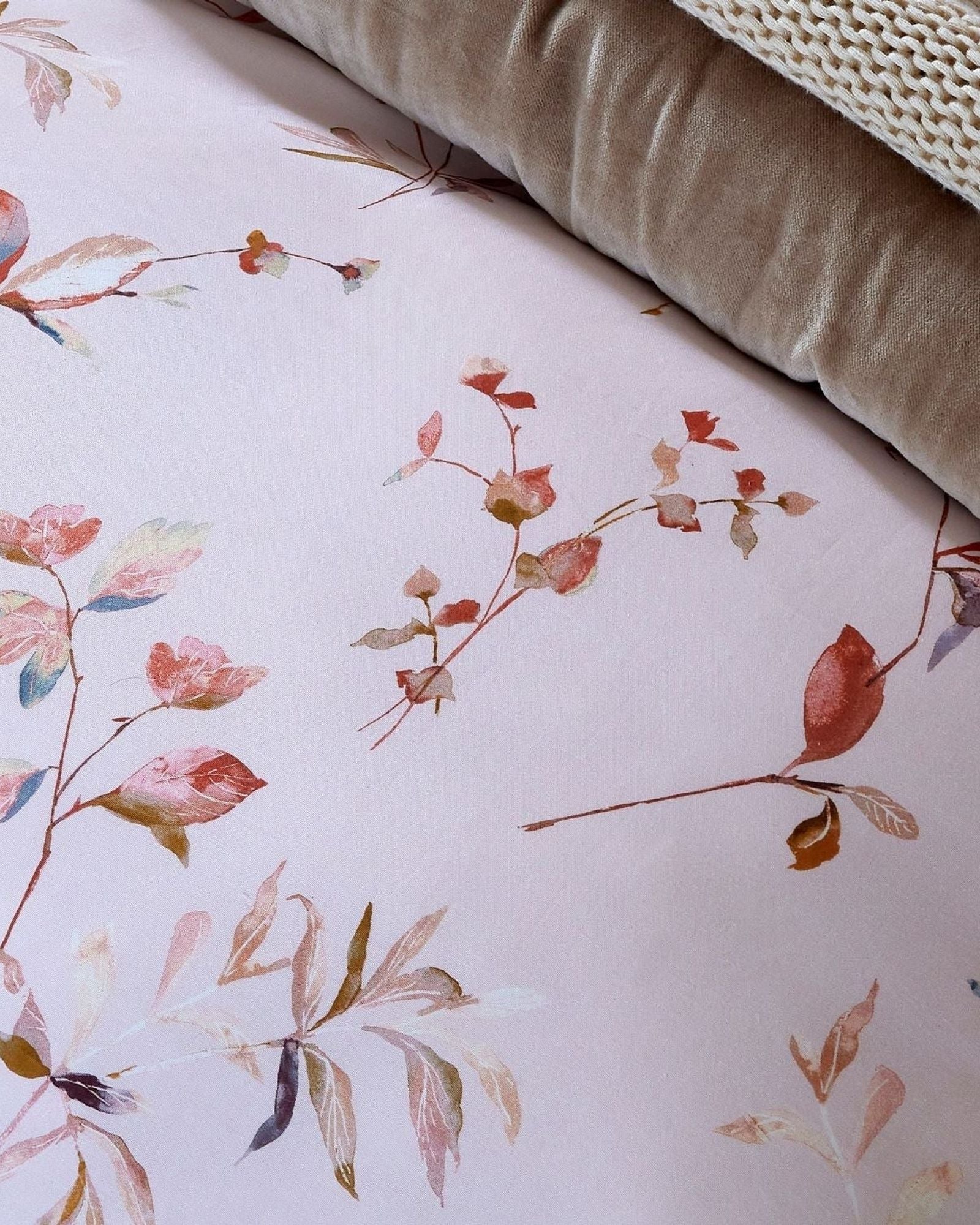 طقم أغطية سرير كريستي "هامبتون" باللون الوردي