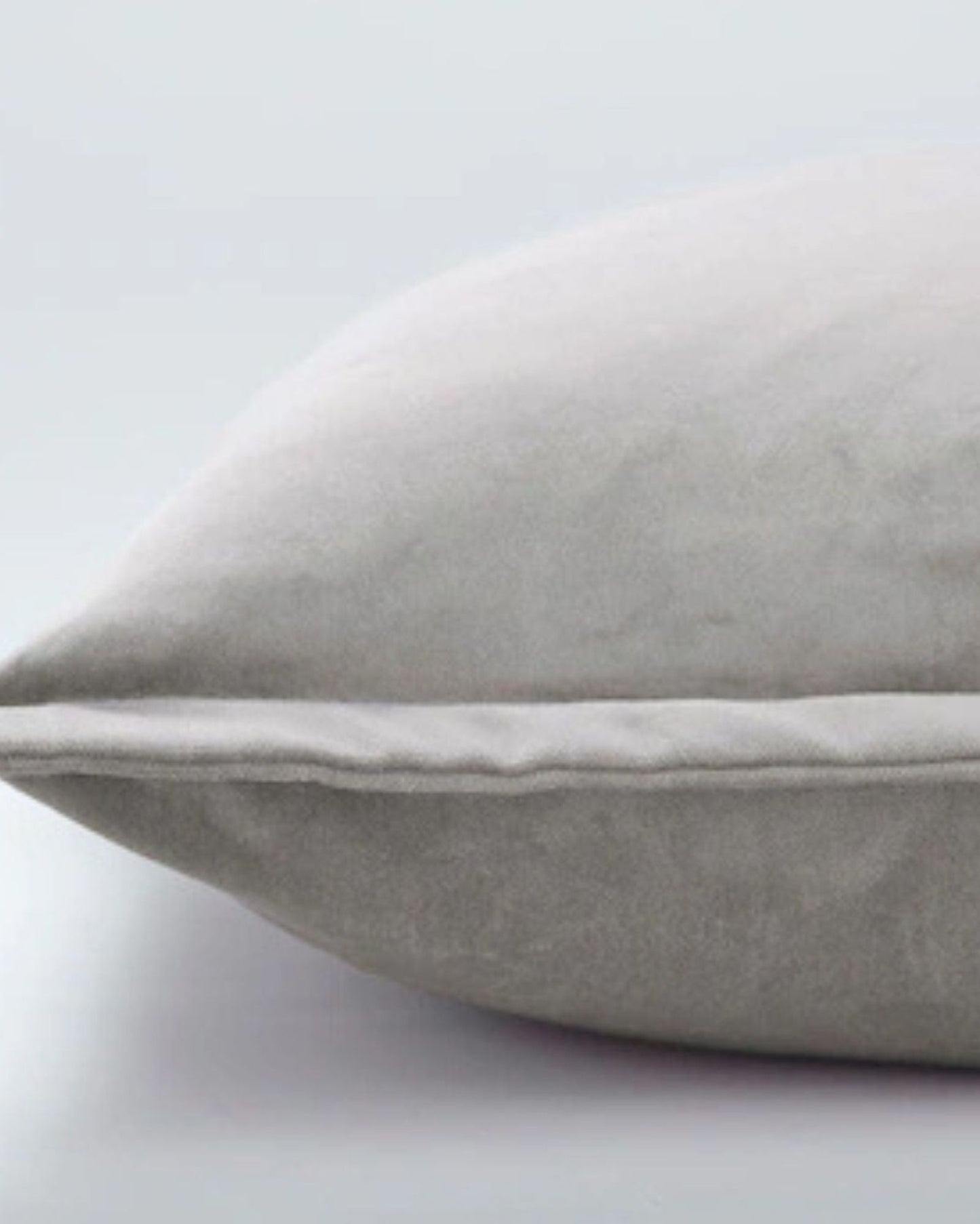 وسادة لورا آشلي "هانيا" المزخرفة المحشوة - ٥٠ × ٥٠ سم