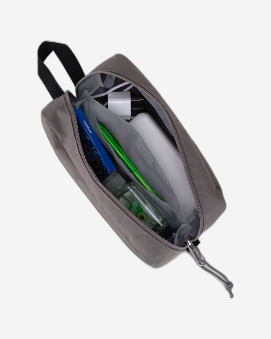 حقيبة جان سبورت بيرفكت بوتش الصغيرة - رمادي جرافيتي - EK0A5BJ4N601