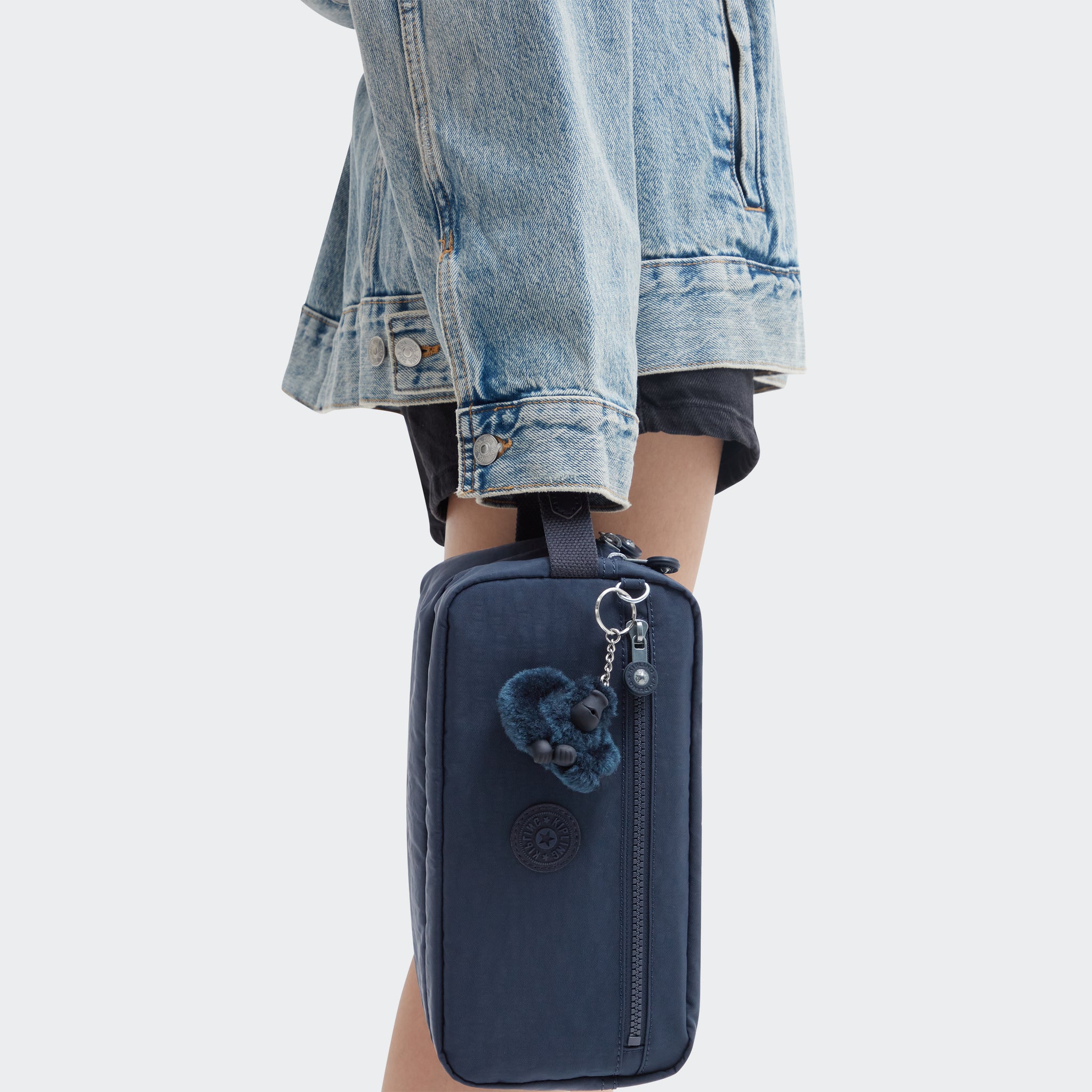 حقيبة أدوات الزينة كيبلينج أغوت بلو بلو ٢ متوسطة الحجم C213363-96V