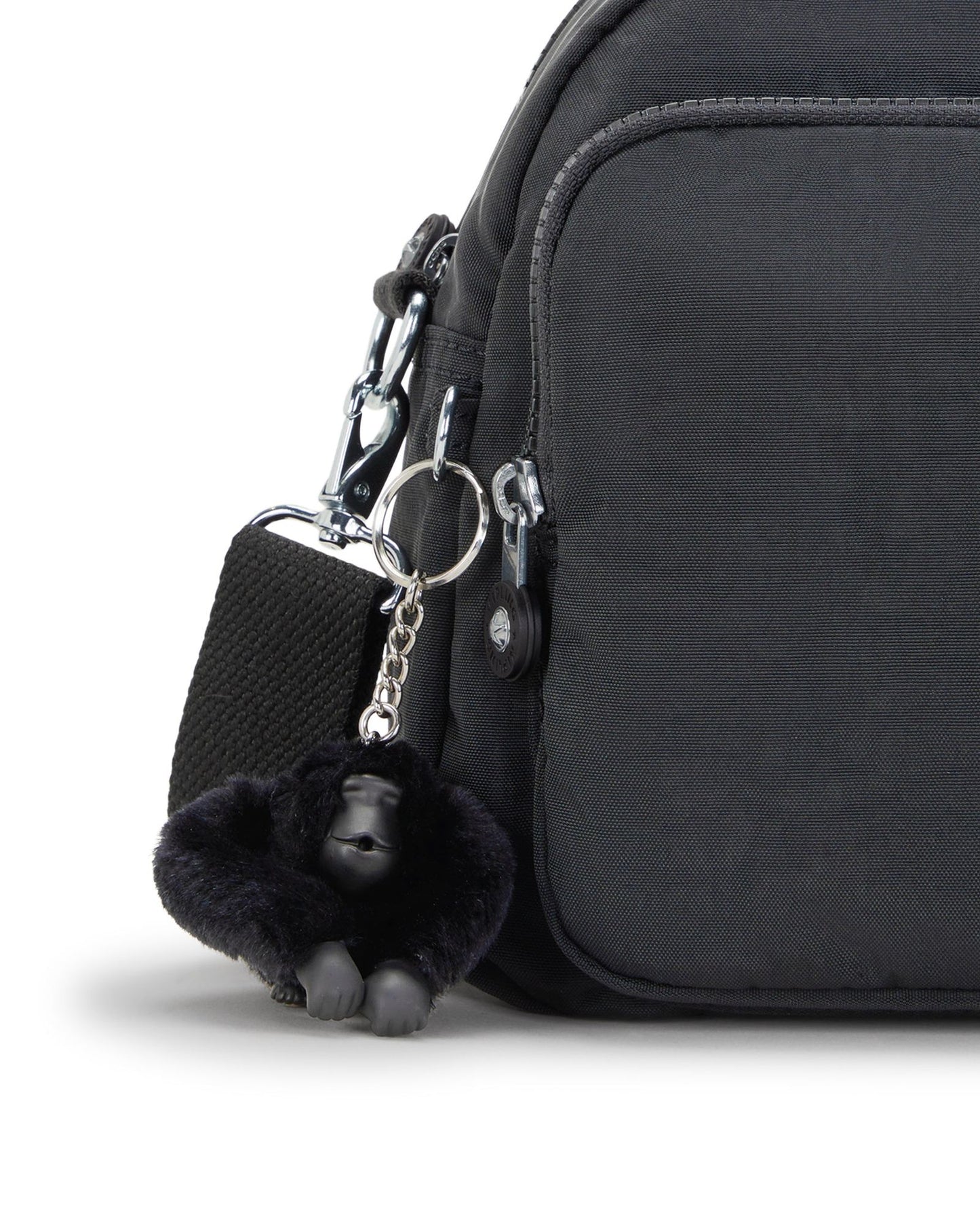 حقيبة كتف متوسطة الحجم من كيبلينج كول ديفيا باللون الأسود C2I2849-P39