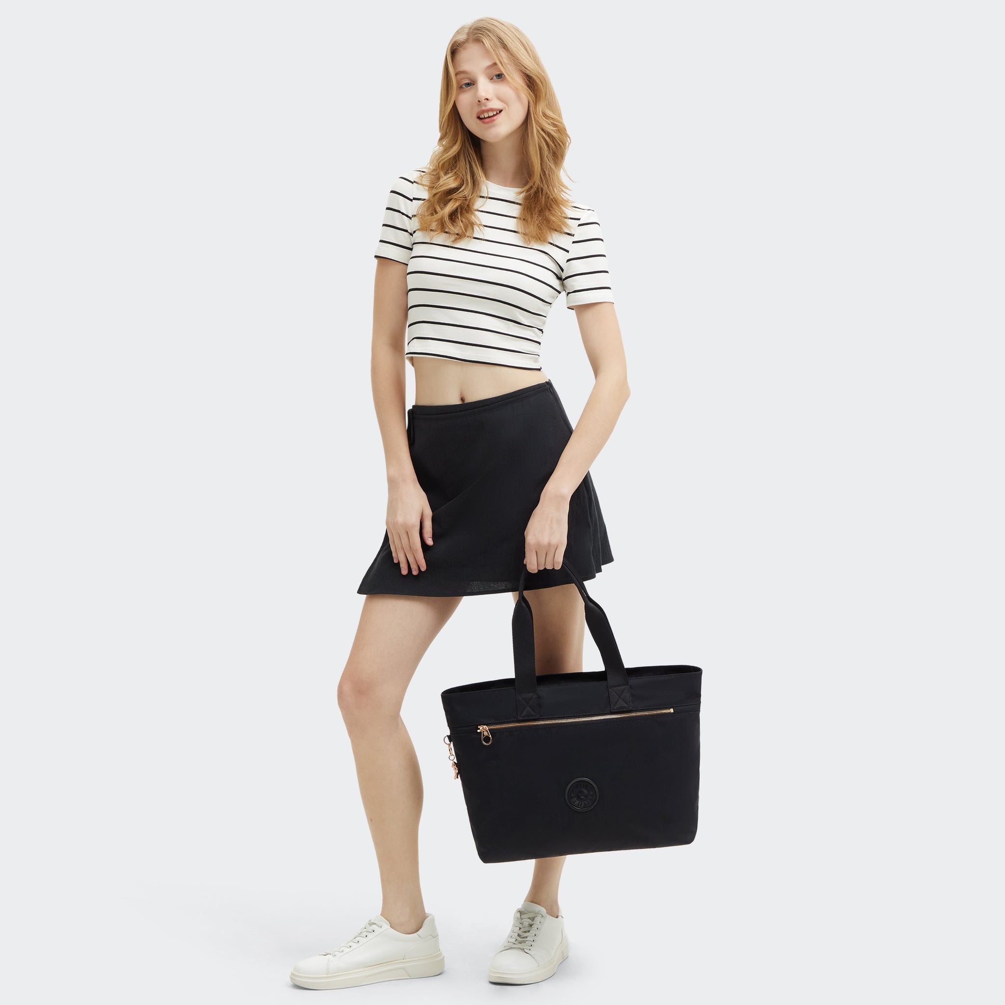 حقيبة كيبلينج كوليسا زيب كبيرة سوداء وردية اللون I3381-62Q