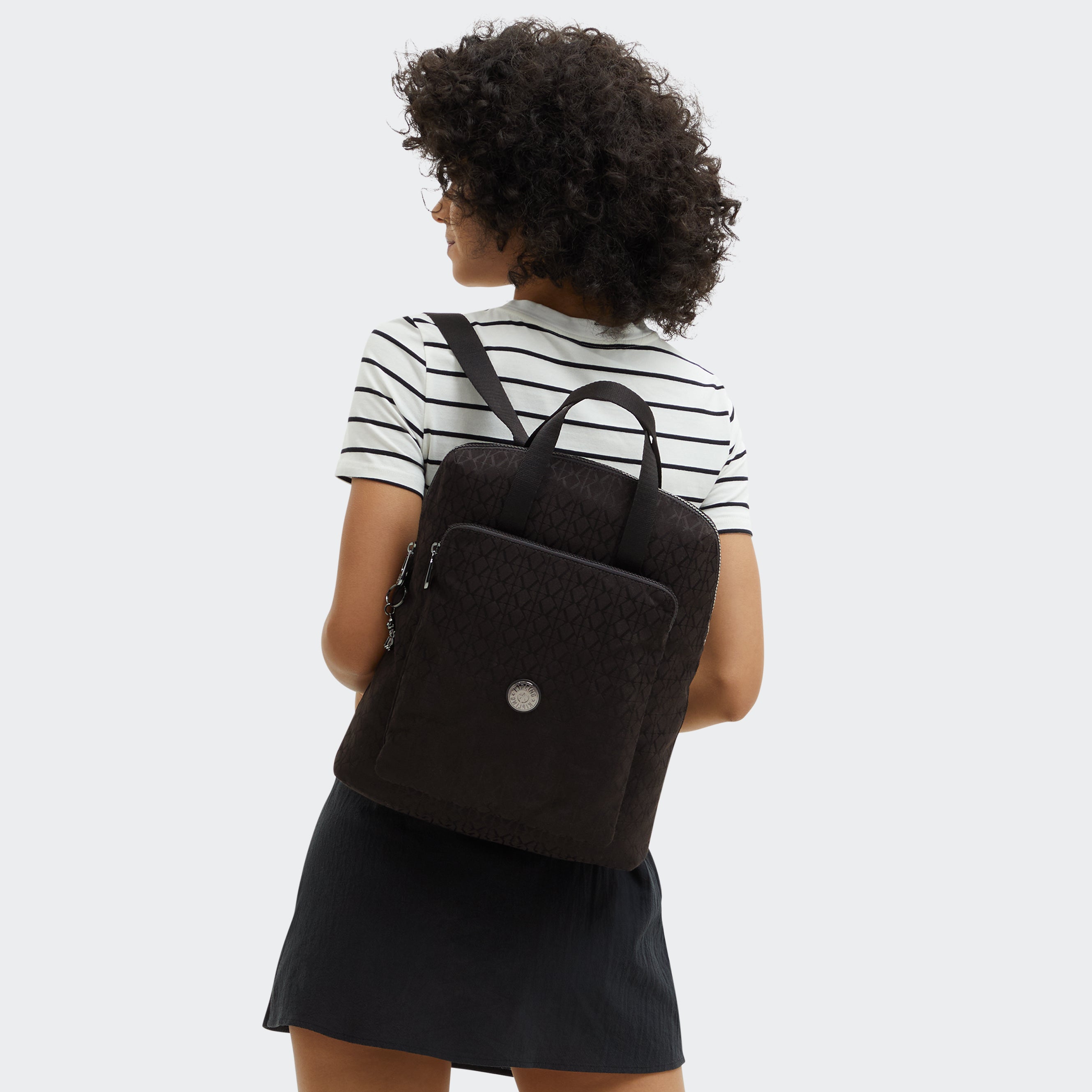 حقيبة ظهر متوسطة الحجم من Kipling Kazuki Black Sign Jq I3507-Y12