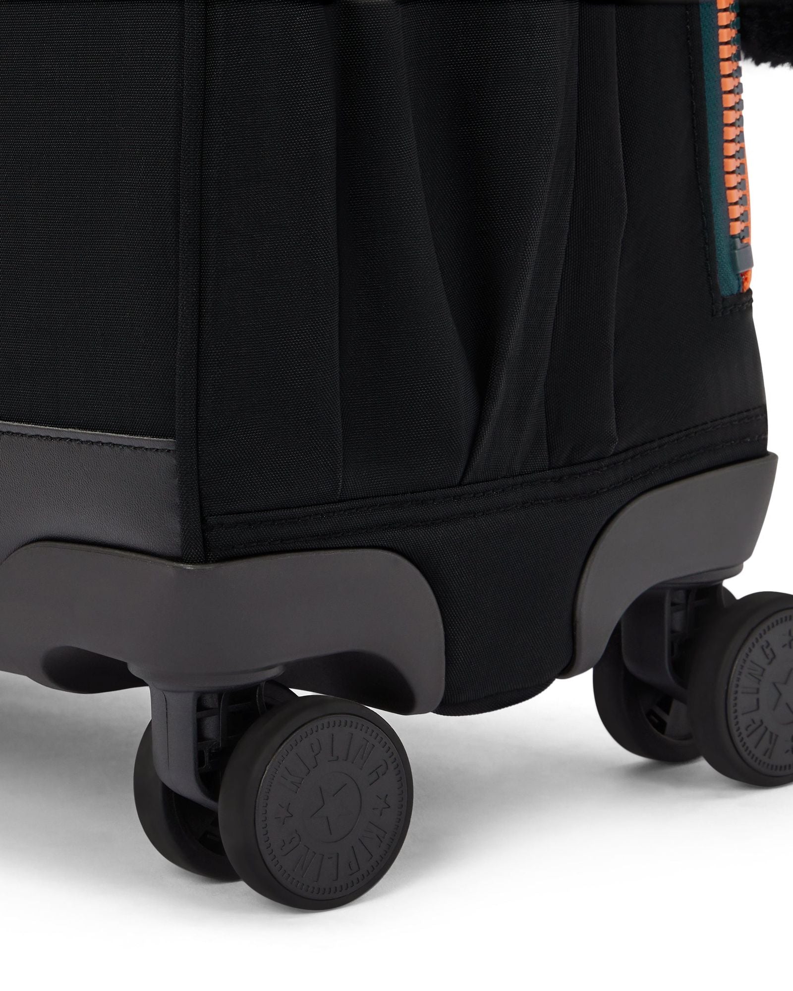 حقيبة Kipling New Storia Tree House Bl ذات العجلات الكبيرة I4050-8LB