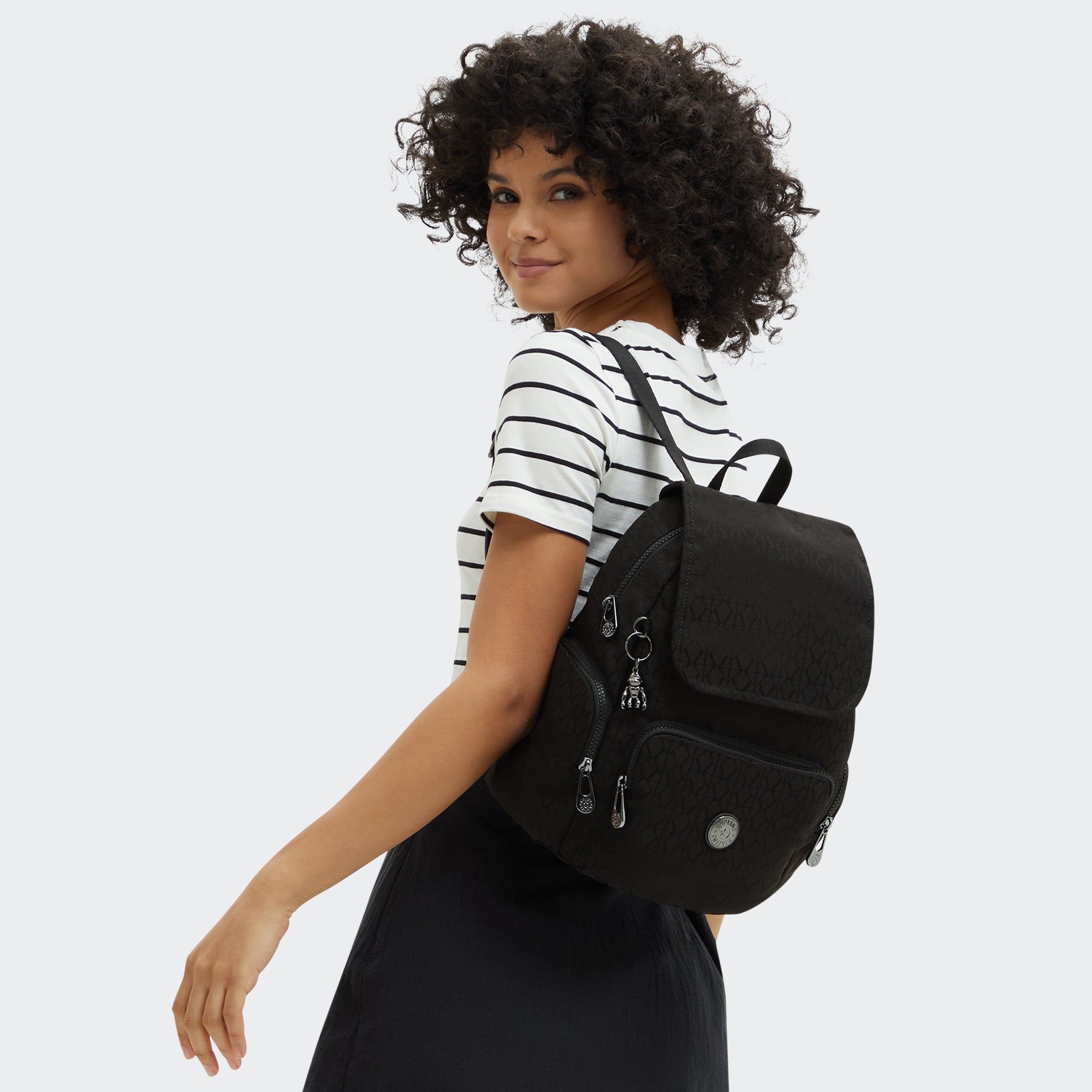 حقيبة ظهر صغيرة Kipling City Zip S Black Sign Jq I6749-Y12