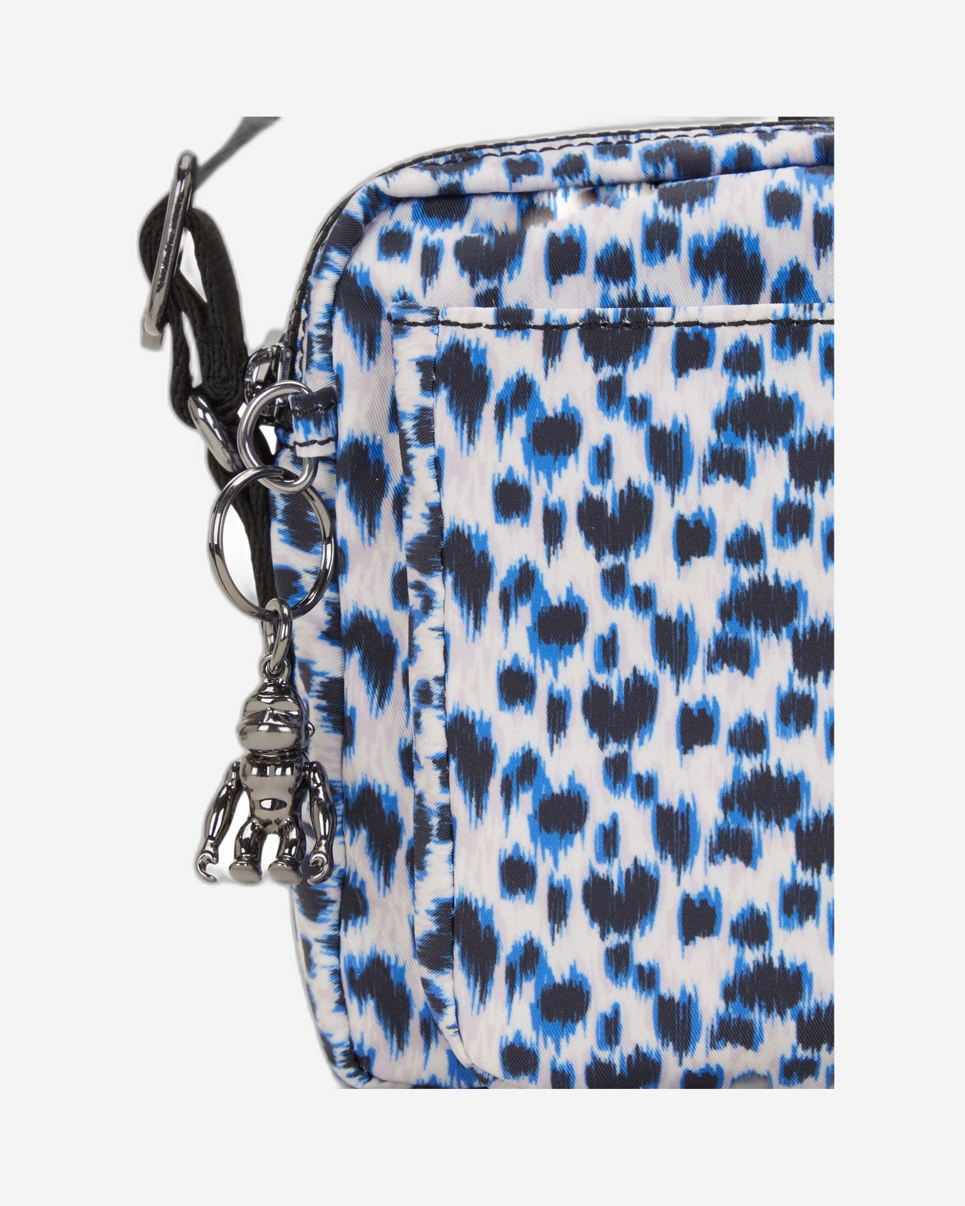 حقيبة كروس بودي متوسطة الحجم من كيبلينج أبانو إم بتصميم جلد النمر الفضولي C2I6847-1HZ