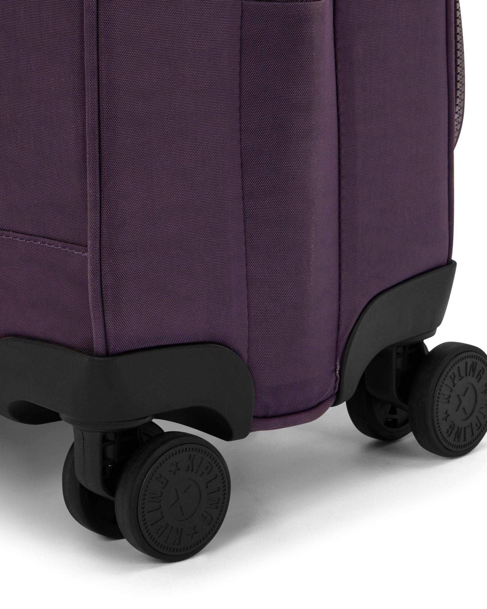 حقيبة سفر Kipling New Youri Spin S Ultimate Plum صغيرة الحجم I7504-67U