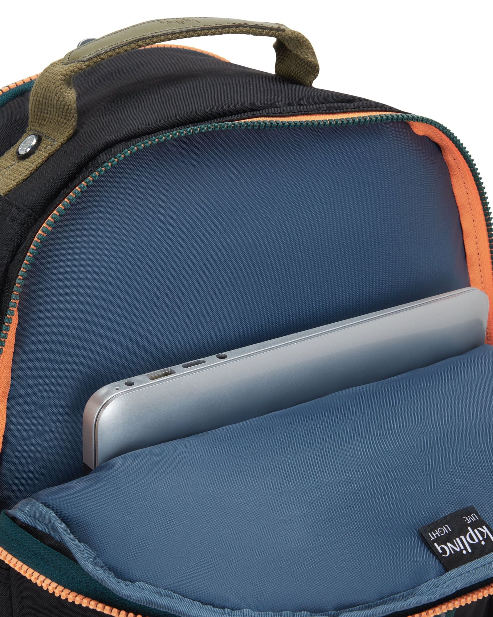 حقيبة ظهر كبيرة من كيبلينج سيول كوليدج تري هاوس بي إل I7974-8LB