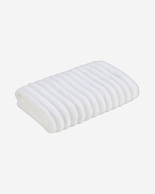 مجموعة مناشف الحمام والسجاد من كريستي "كينسينجتون" بيل باك باللون الأبيض