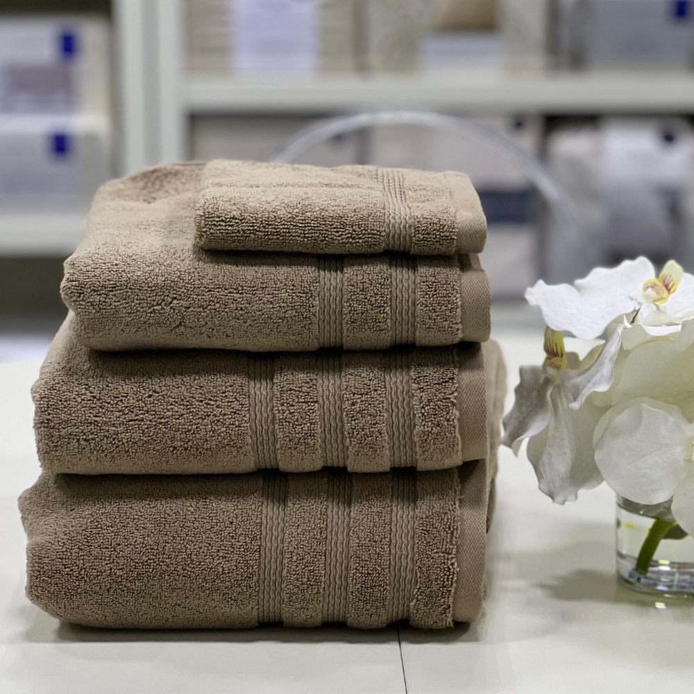 مجموعة مناشف الحمام "زيرو تويست" من لينين أوبسيشن، بلون الفطر