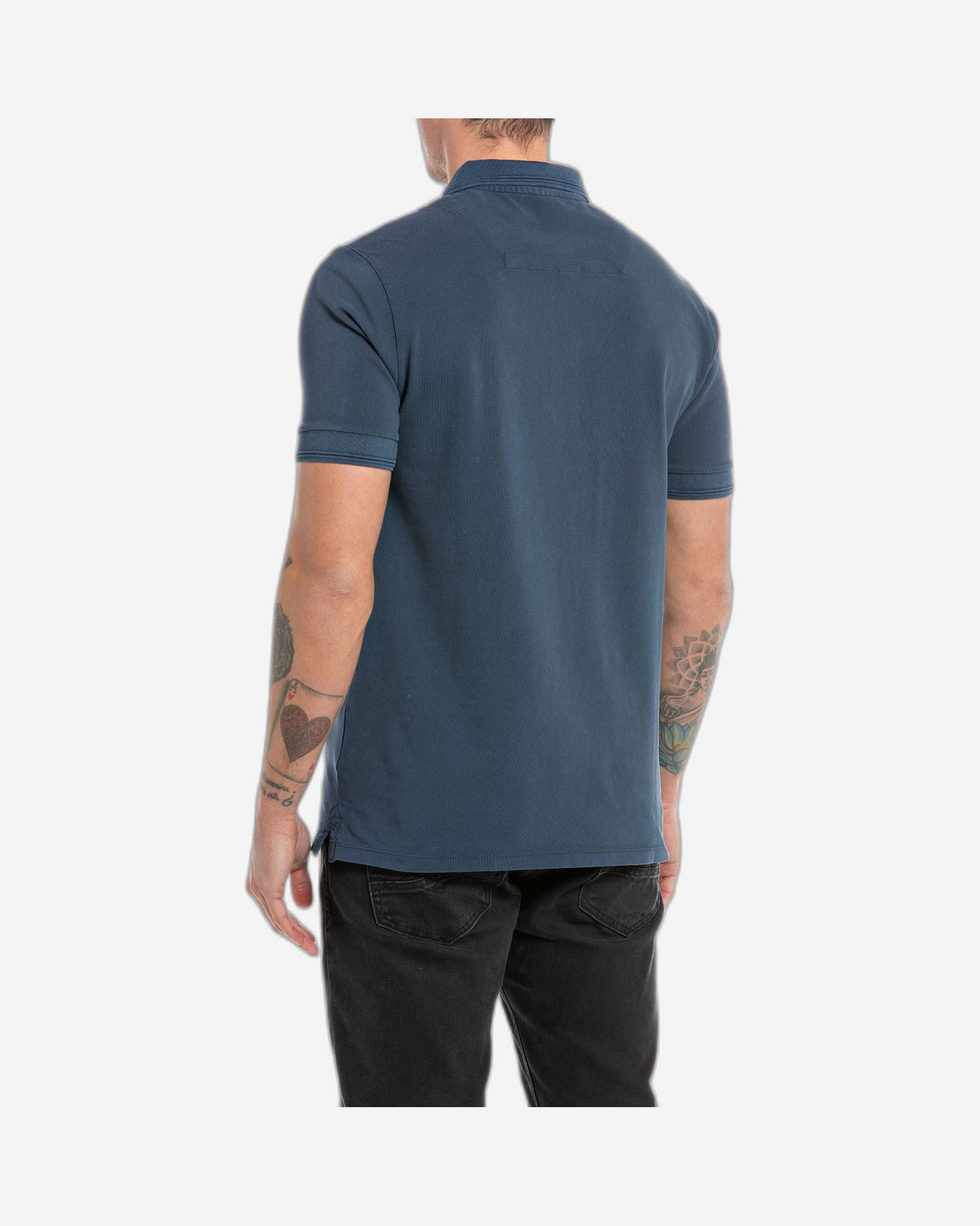 قميص بولو بيكيه