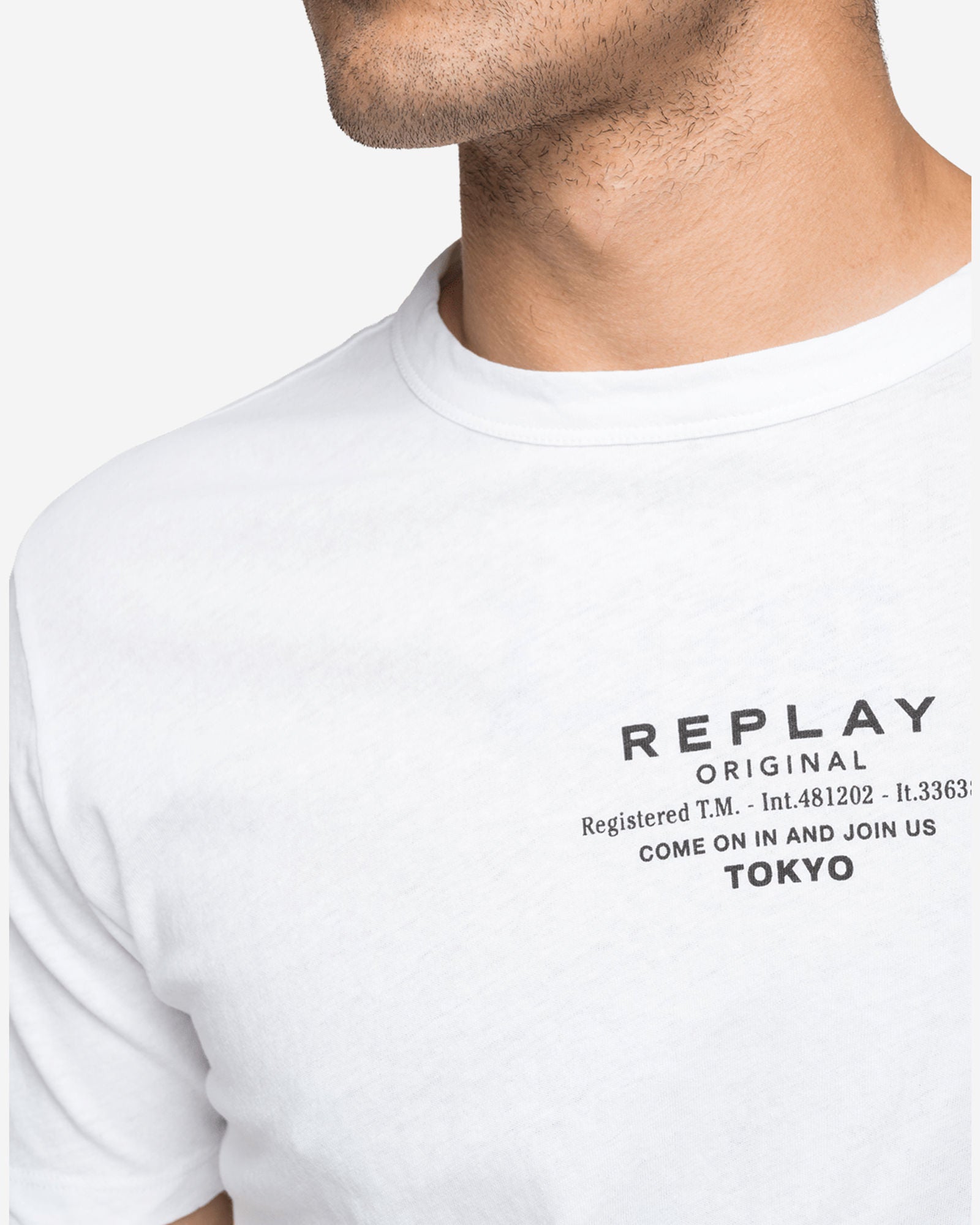 تي شيرت بياقة دائرية من القطن والكتان