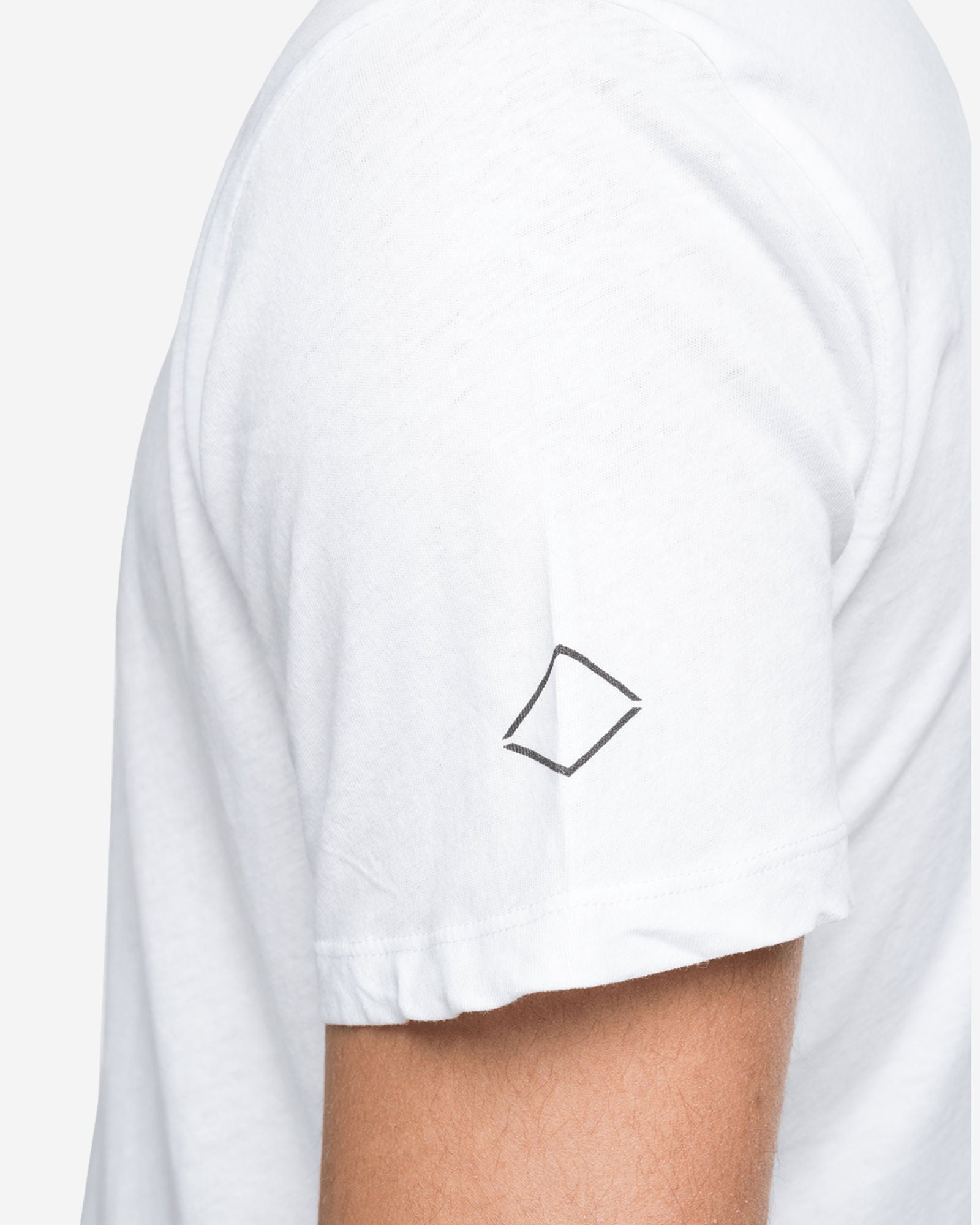 تي شيرت بياقة دائرية من القطن والكتان