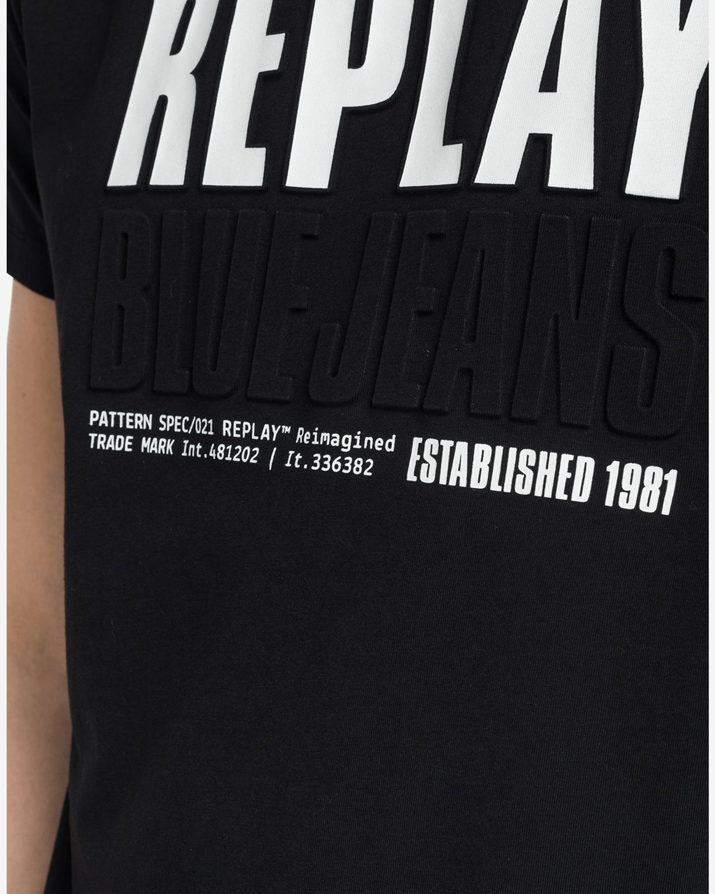 تي شيرت مطبوع عليه شعار Replay Blue Jeans Established 1981