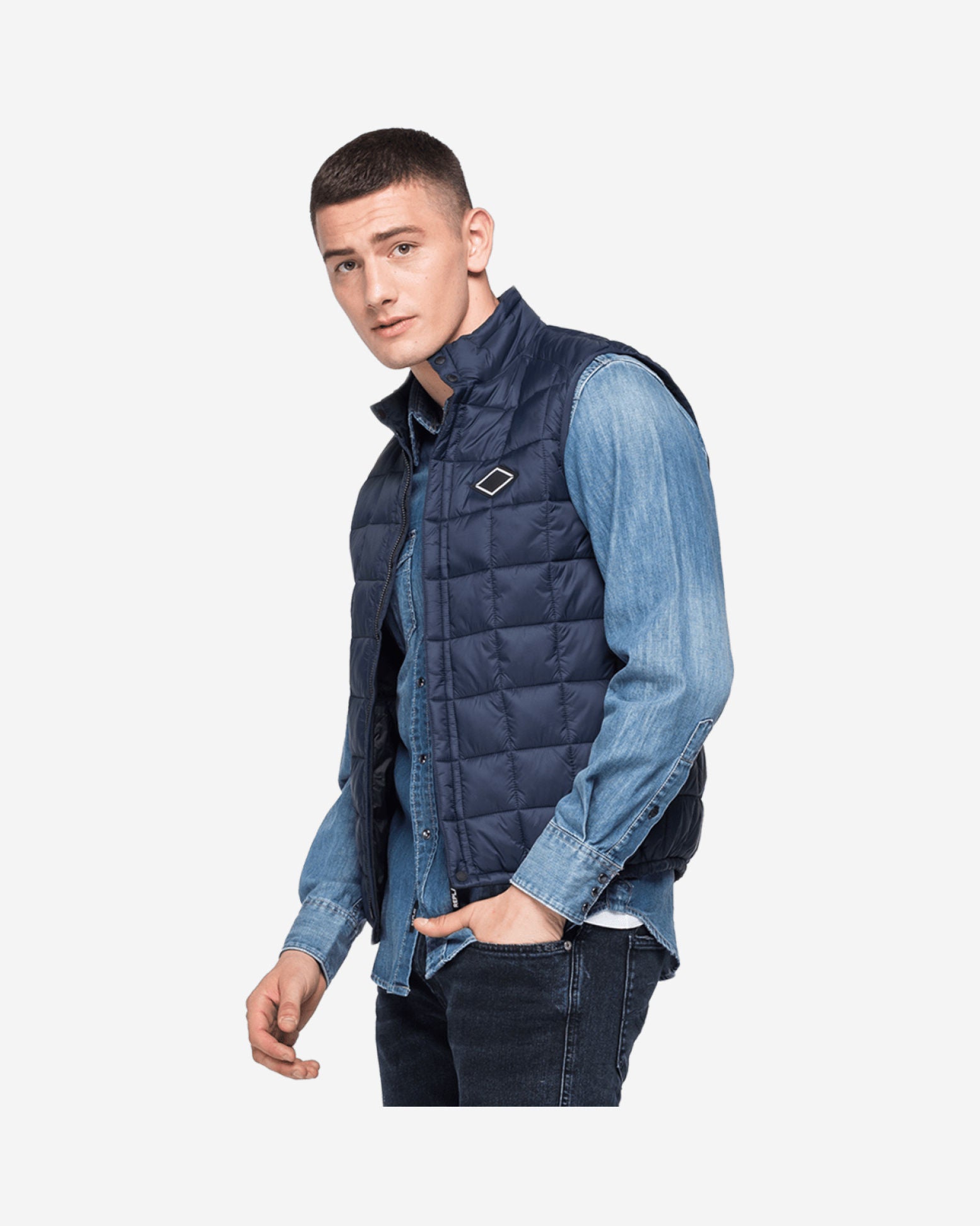 سترة نايلون معاد تدويرها