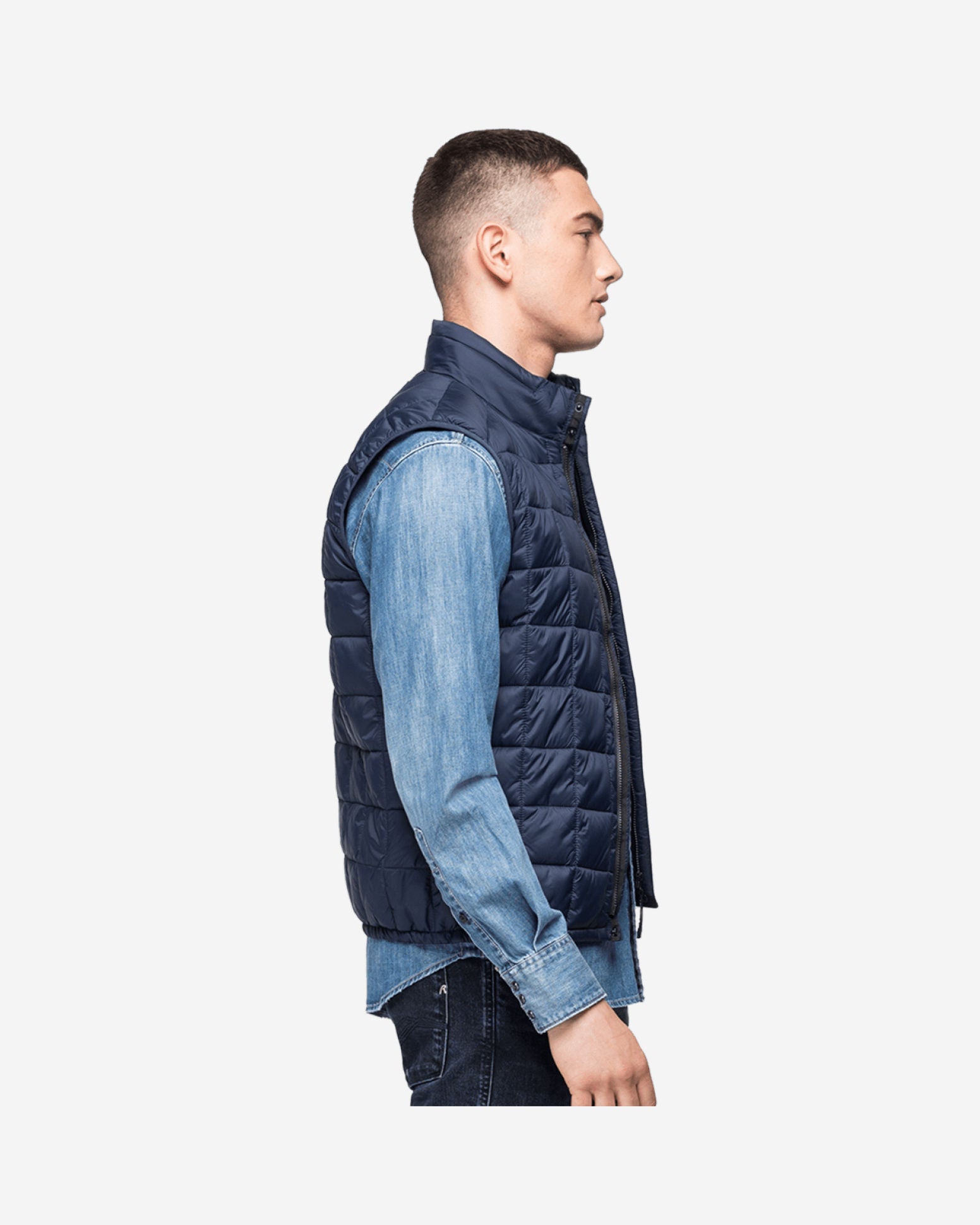 سترة نايلون معاد تدويرها