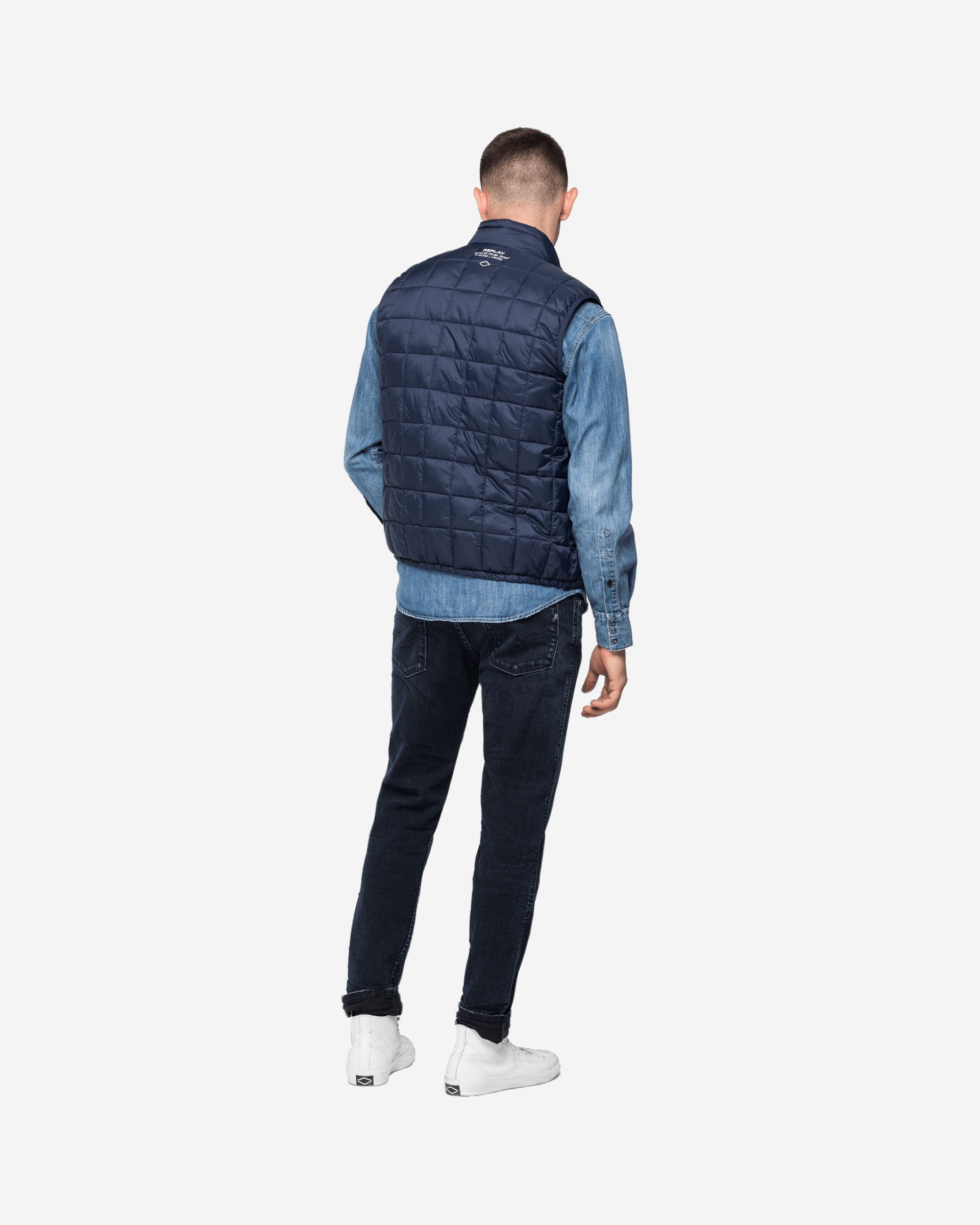 سترة نايلون معاد تدويرها