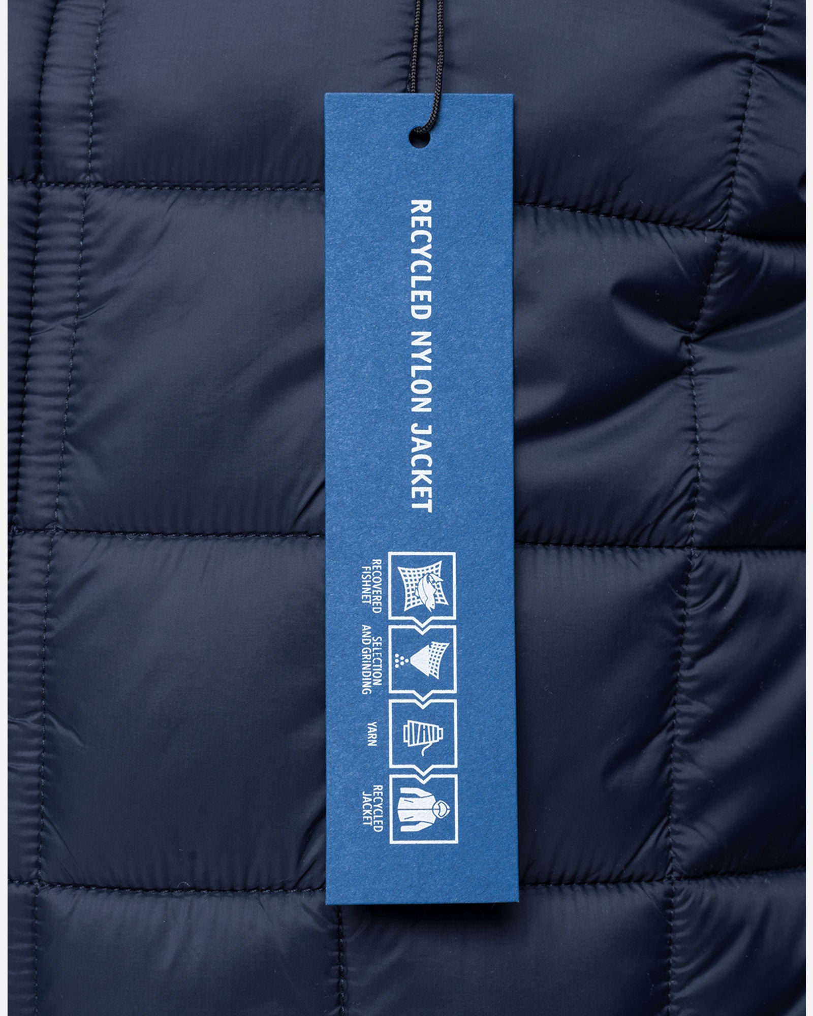 سترة نايلون معاد تدويرها