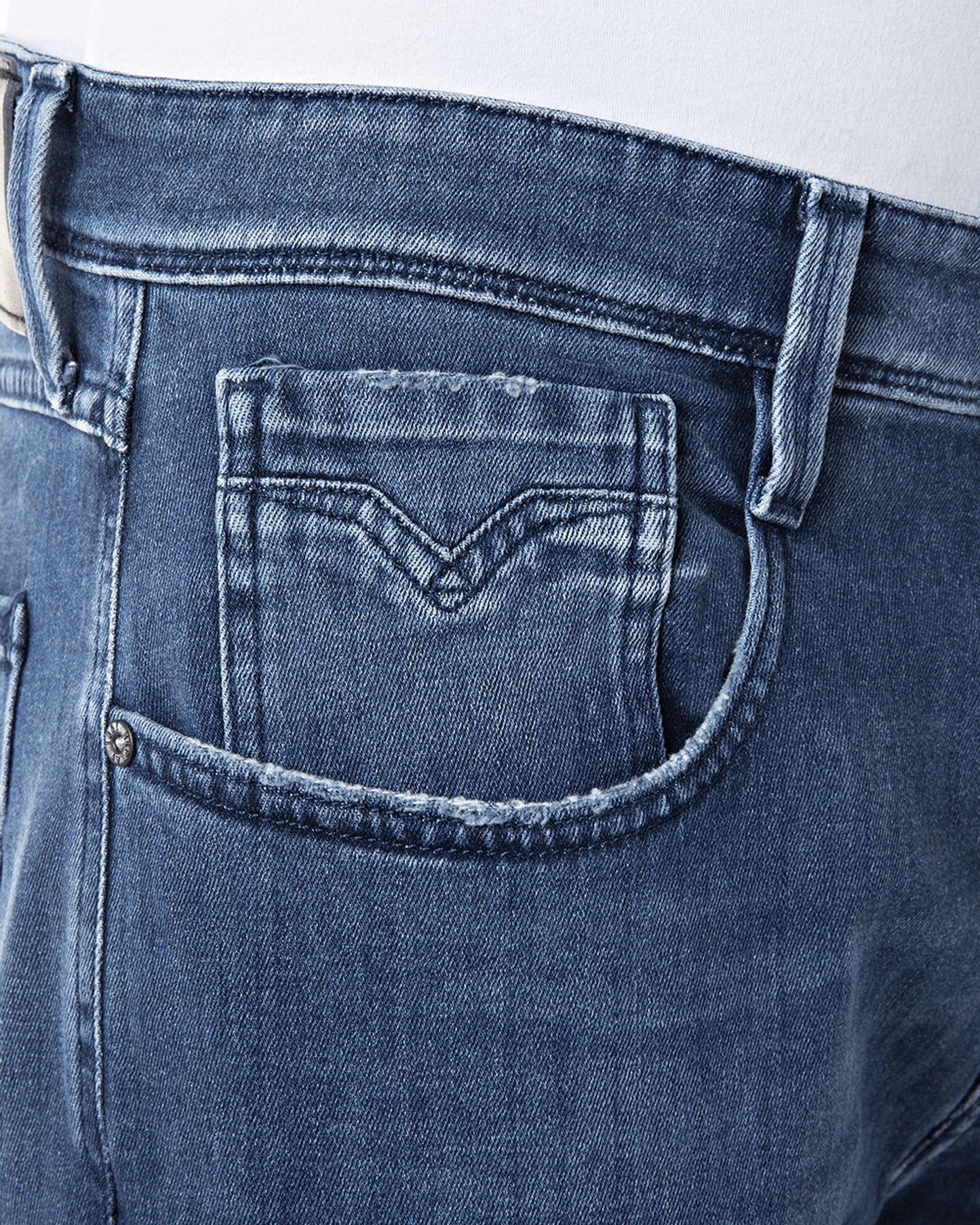 بنطال جينز أنباس بقصة ضيقة