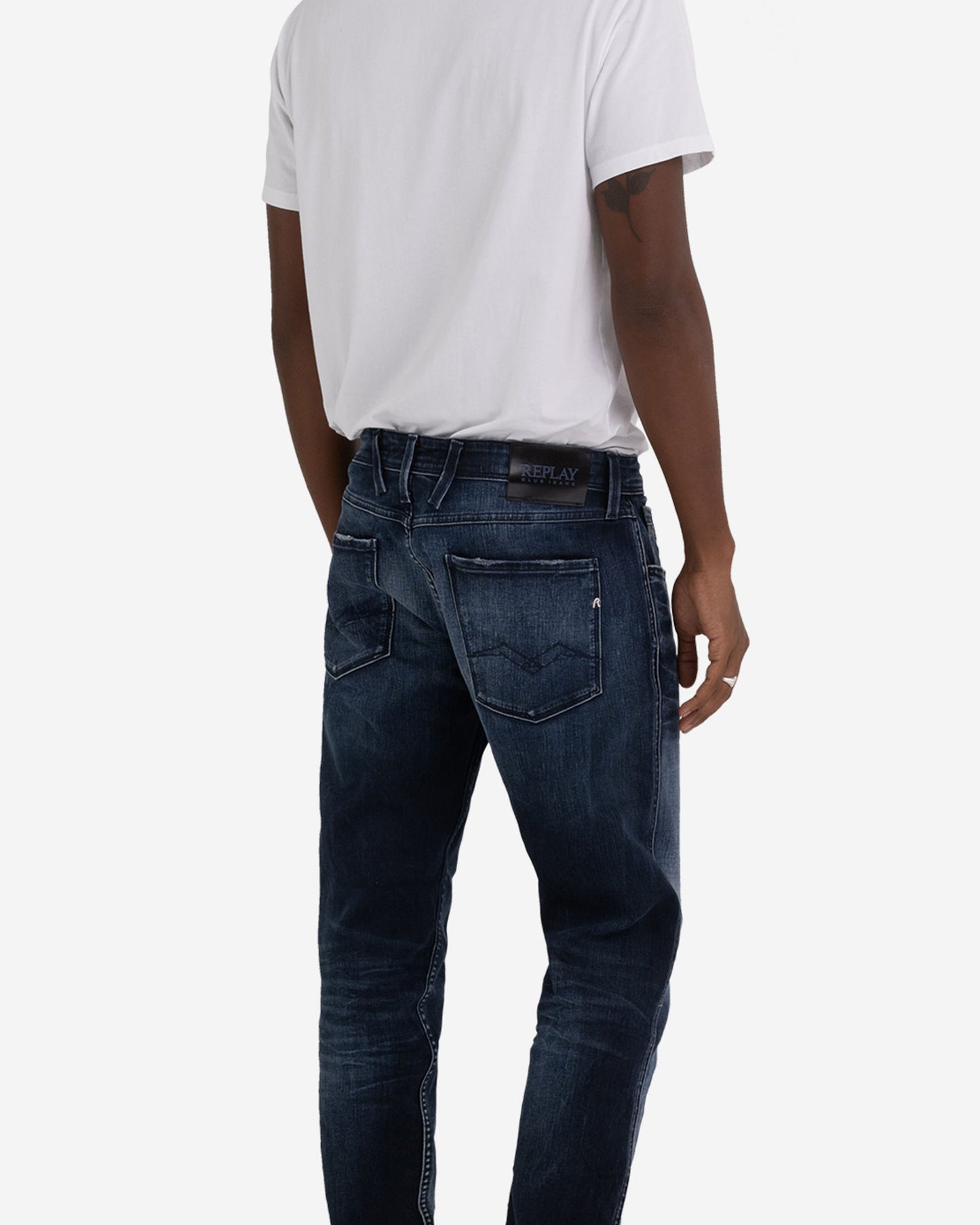 بنطال جينز أنباس بقصة ضيقة