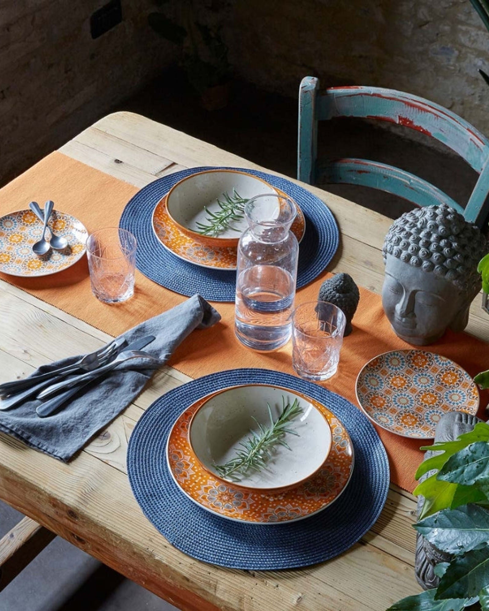 طقم أدوات مائدة من البورسلين متعدد الألوان من توغنانا - طقم أدوات مائدة من 18 قطعة - متروبوليس كركم