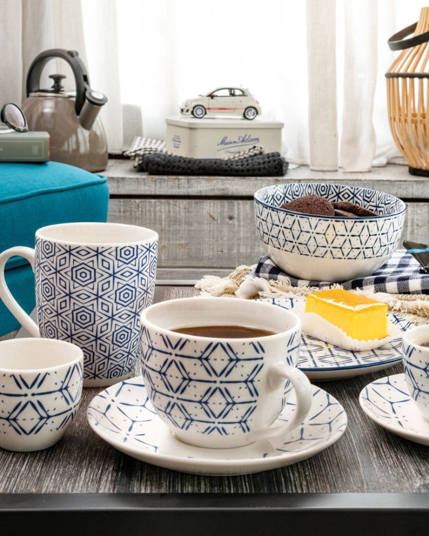 مجموعة توجنانا من 6 أكواب قهوة مع صحن، مجموعة أكواب قهوة متروبوليس داون تاون