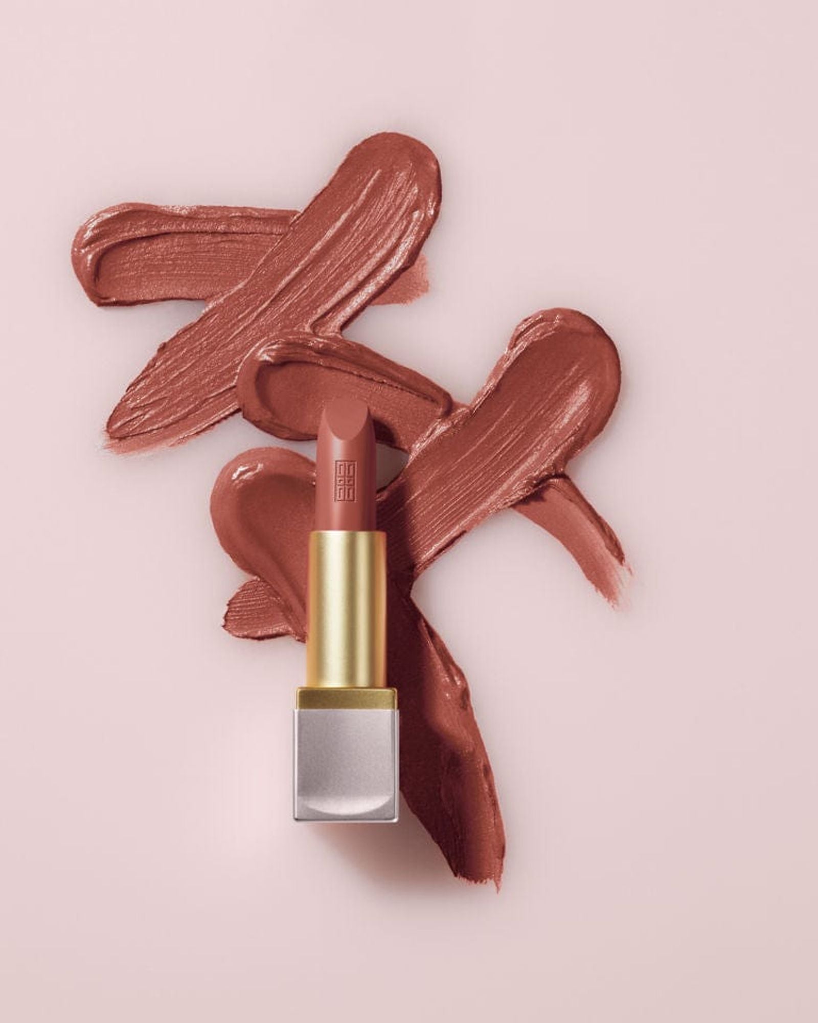 أحمر شفاه إليزابيث آردن بلون موكا الطبيعي