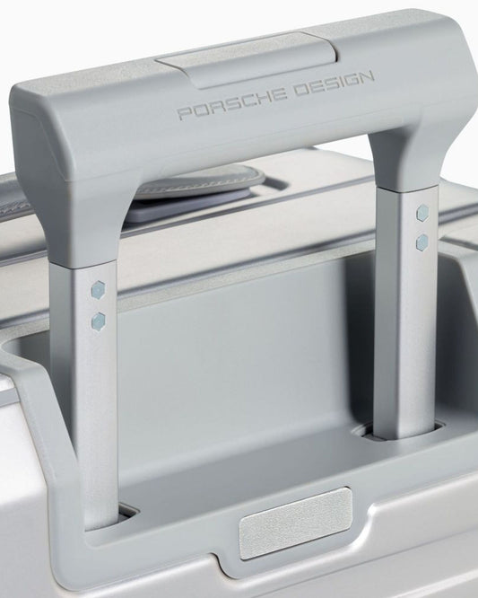 حقيبة أمتعة فاخرة من الألومنيوم بعجلتين من تصميم بورشه رودستر 4