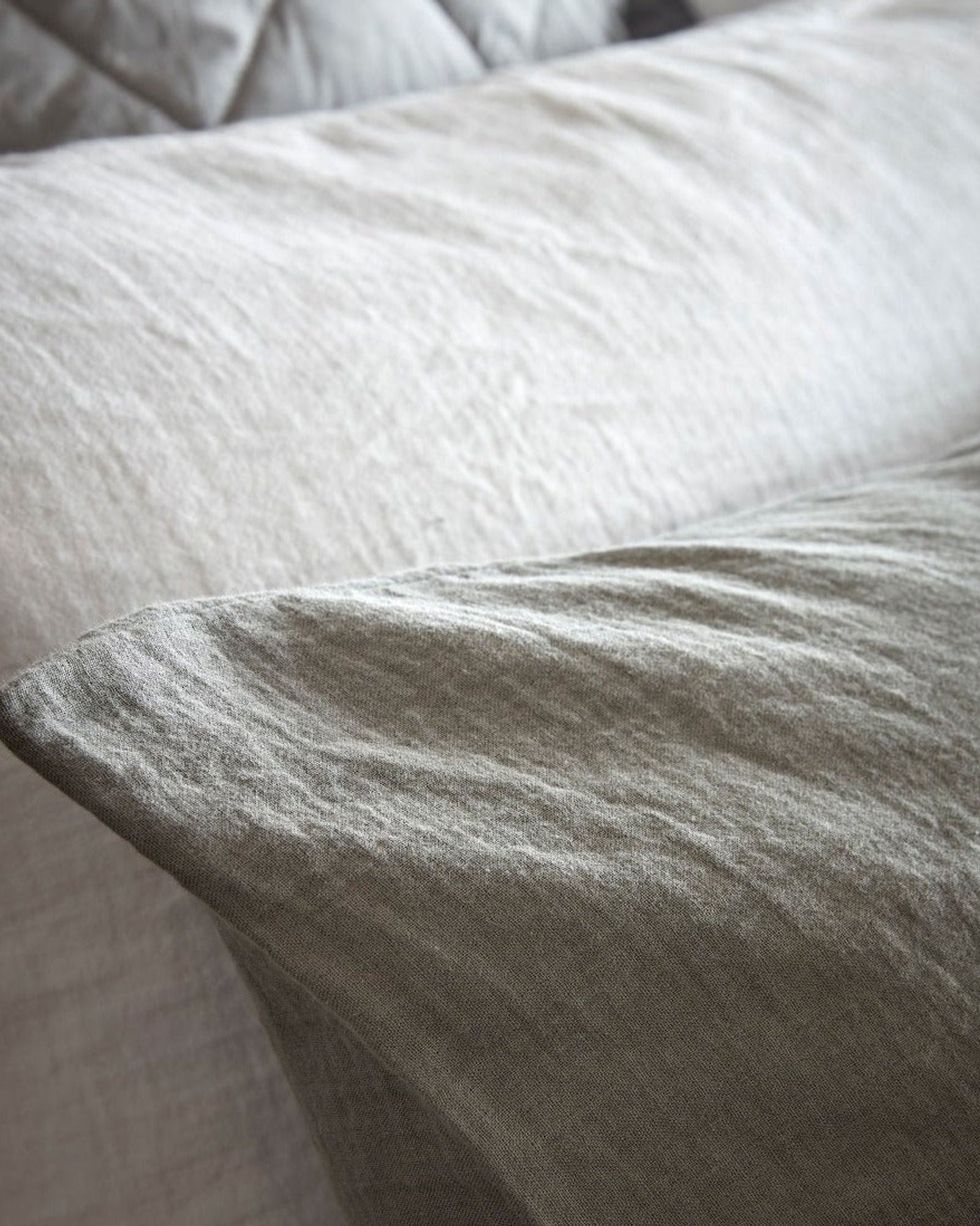 ملاءات وأغطية لحاف "ريتريت" من كريستي، قطن عضوي، مصبوغة بلون رمادي