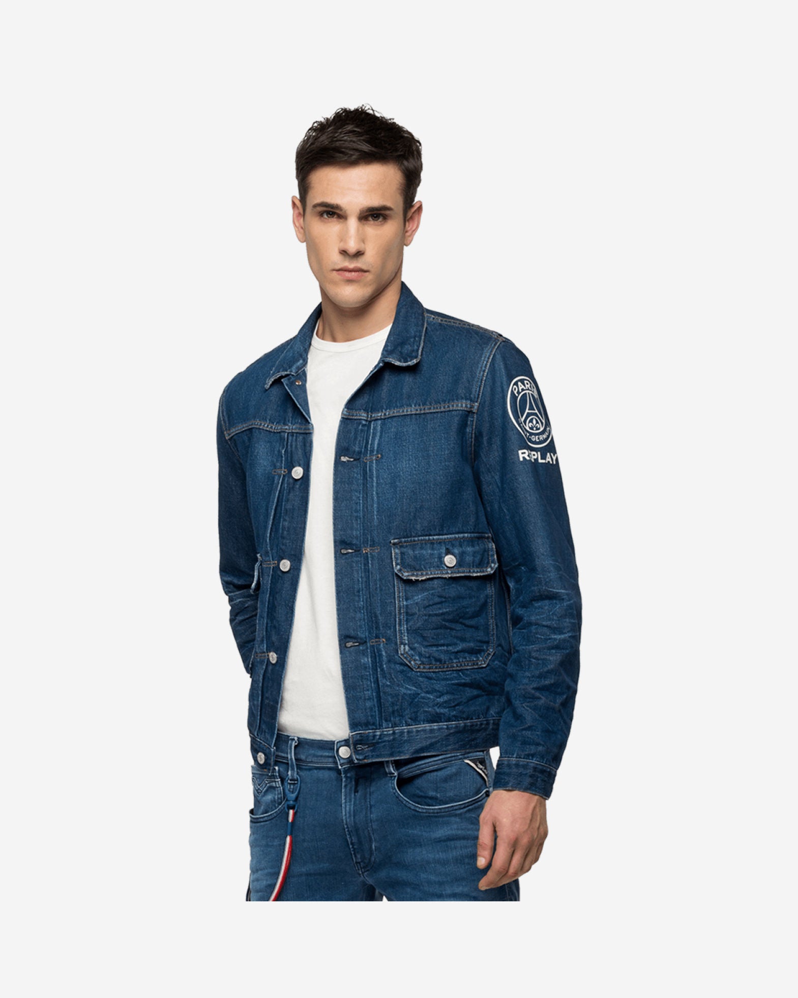 إعادة تشغيل سترة PSG الزرقاء الزاهية