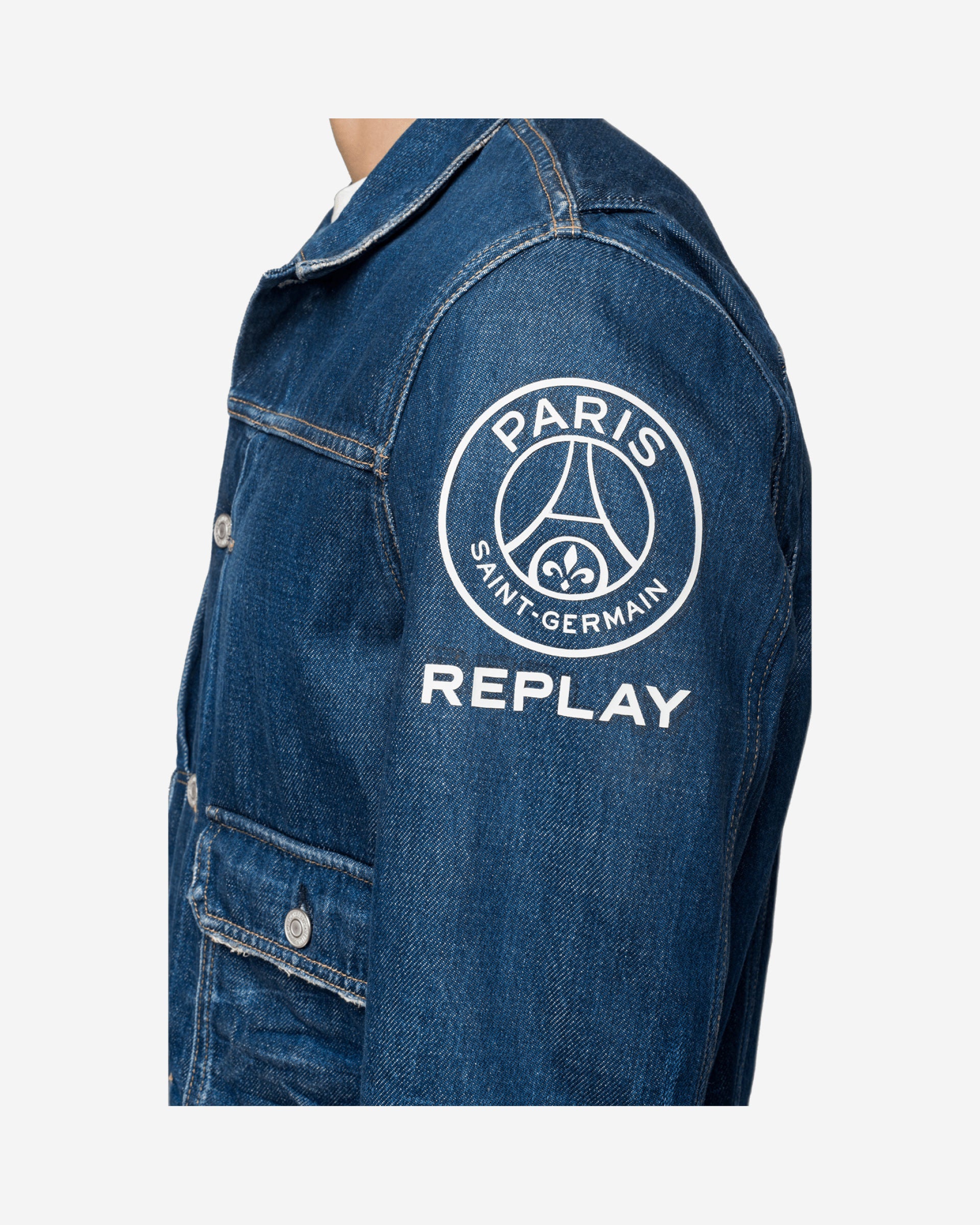 إعادة تشغيل سترة PSG الزرقاء الزاهية