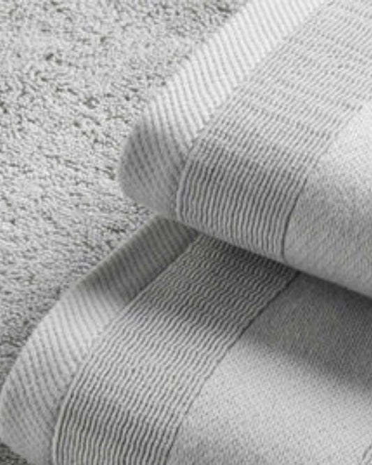 مجموعة مناشف الحمام "سيجنيتشر" من كريستي باللون البلاتيني