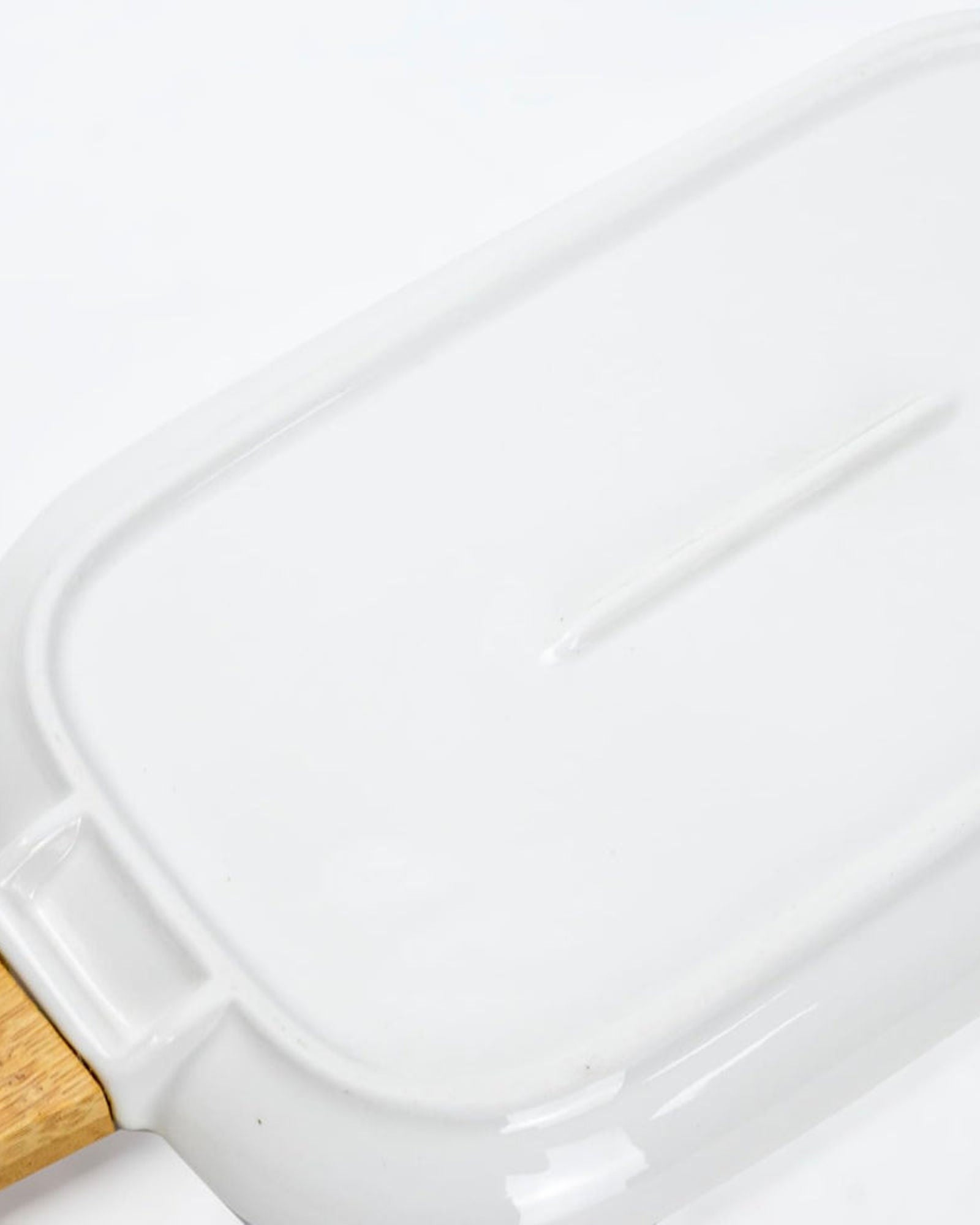 طبق سيراميك بورسلين ضحل بمقبض من الخيزران - أدوات مائدة فاخرة، 35×15×2.3 سم، أبيض - بني