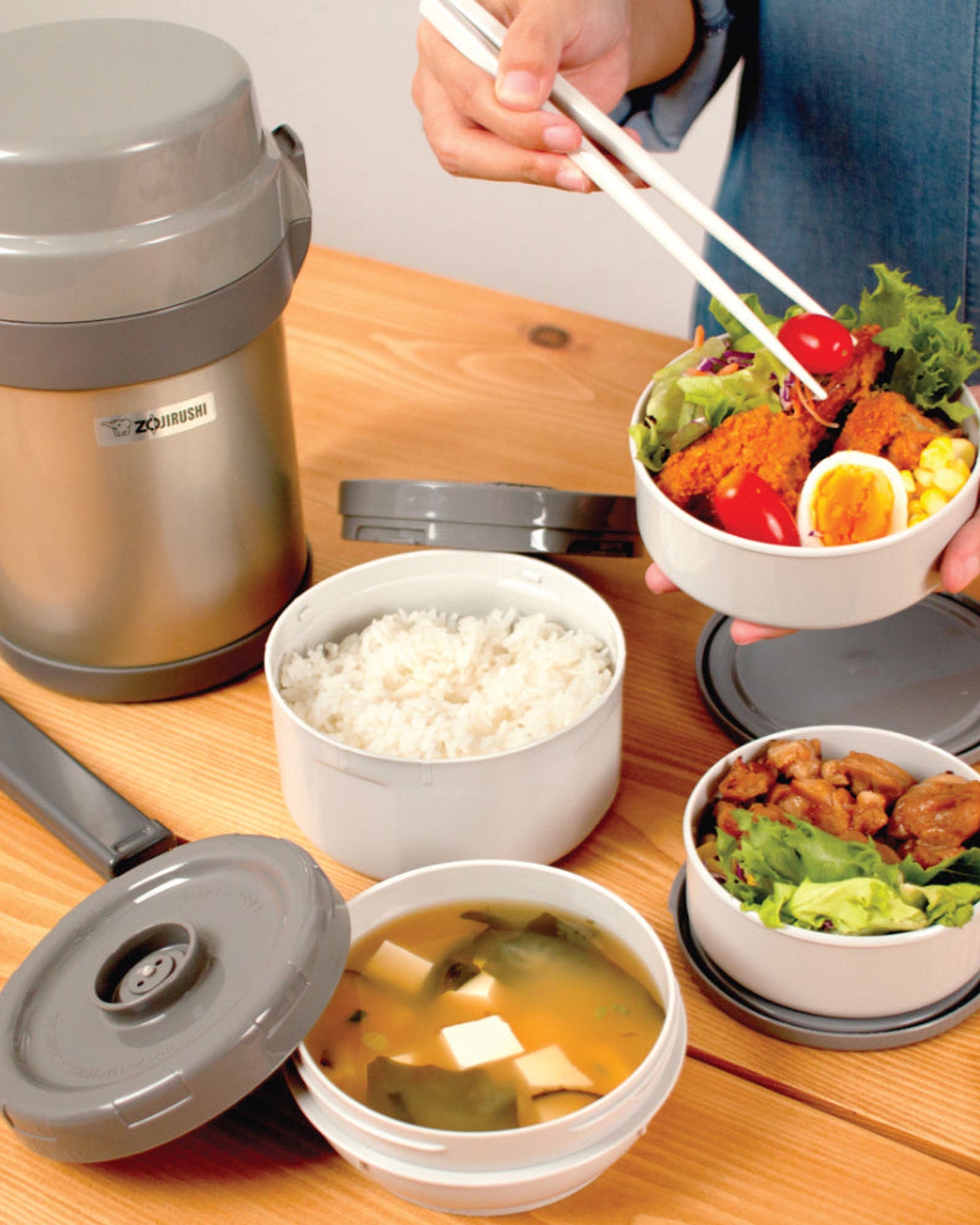 علبة غداء فضية من زوجيروشي سعة 1.23 لتر مع حقيبة