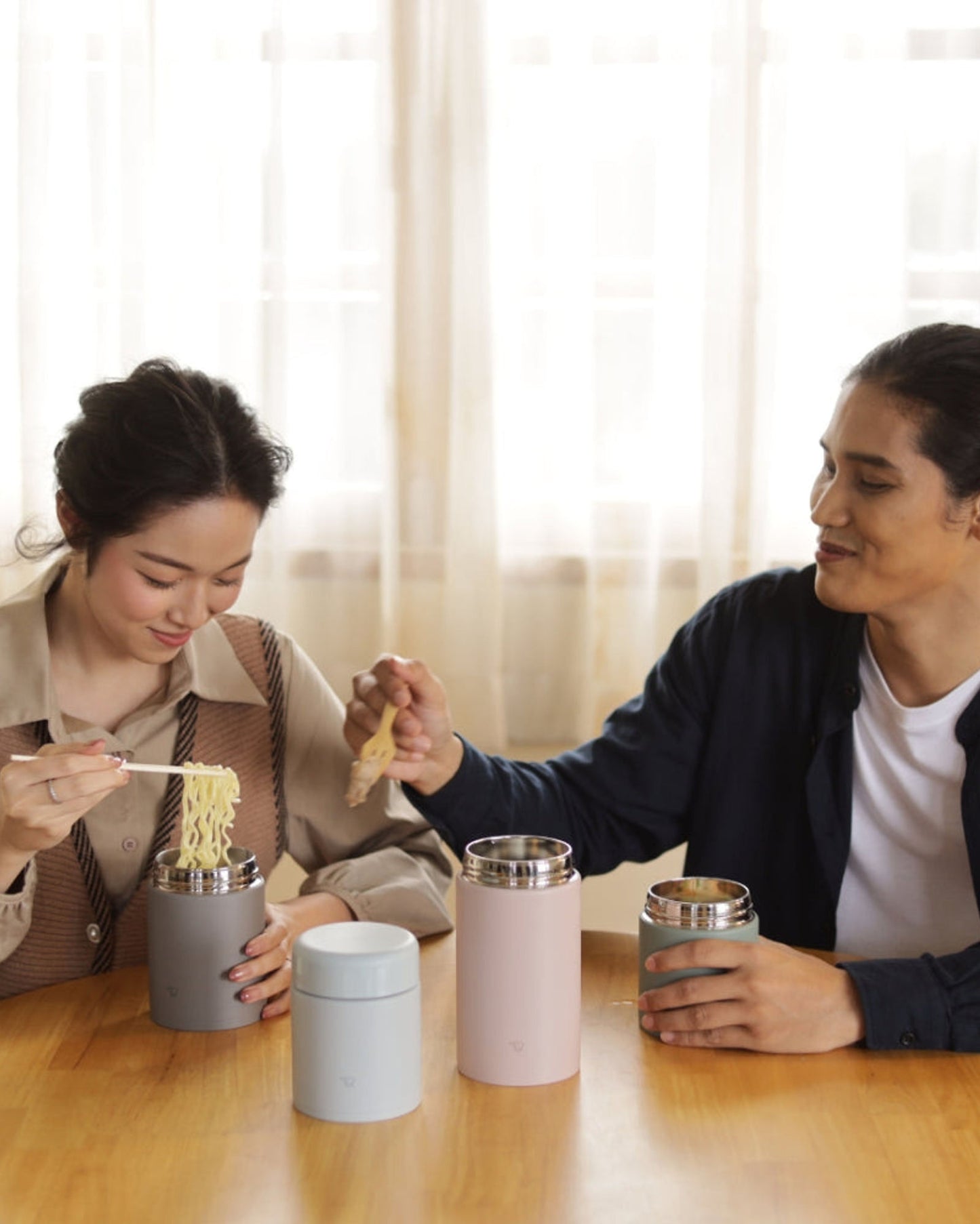 برطمان حساء زوجيروشي من الفولاذ المقاوم للصدأ سعة 0.75 لتر بنمط ورد عتيق، محكم الإغلاق بالتفريغ