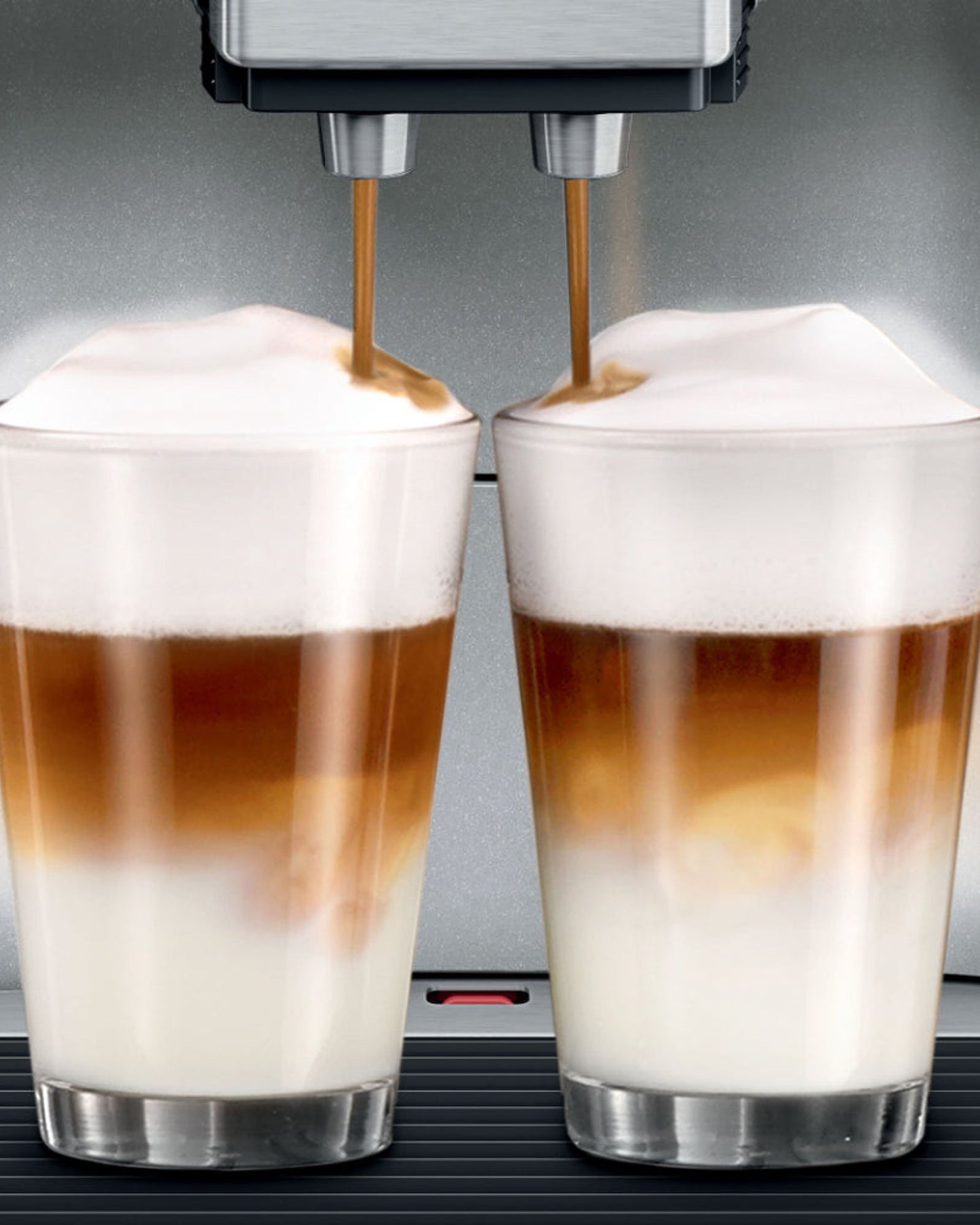 ماكينة صنع القهوة الأوتوماتيكية بالكامل من بوش Vero Barista 600، لون فضي/أسود TIS65621GB