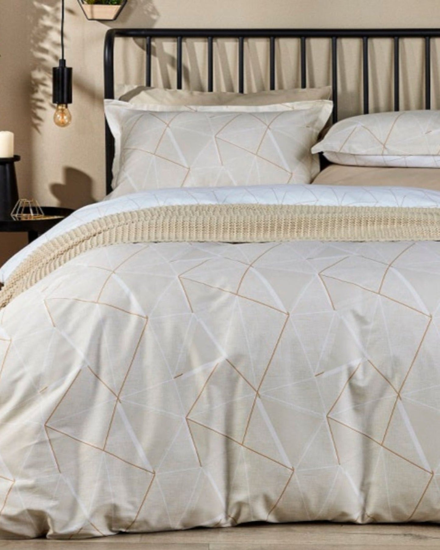 طقم غطاء لحاف مثلث كريستي، لون بسكويت