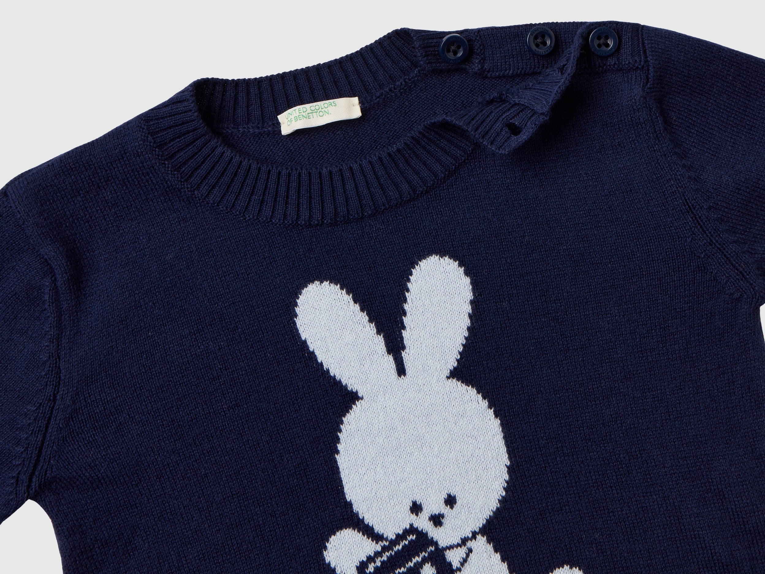 Warm cotton sweater with inlay