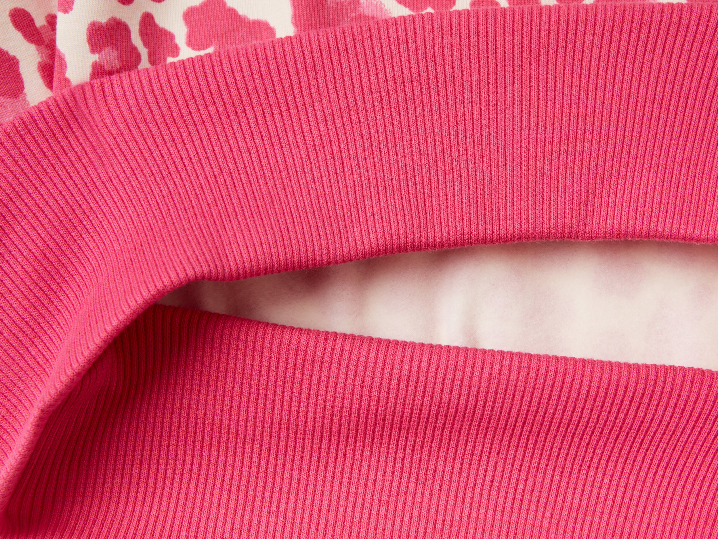 سويت شيرت بطبعة حيوانية من مزيج القطن المطاطي