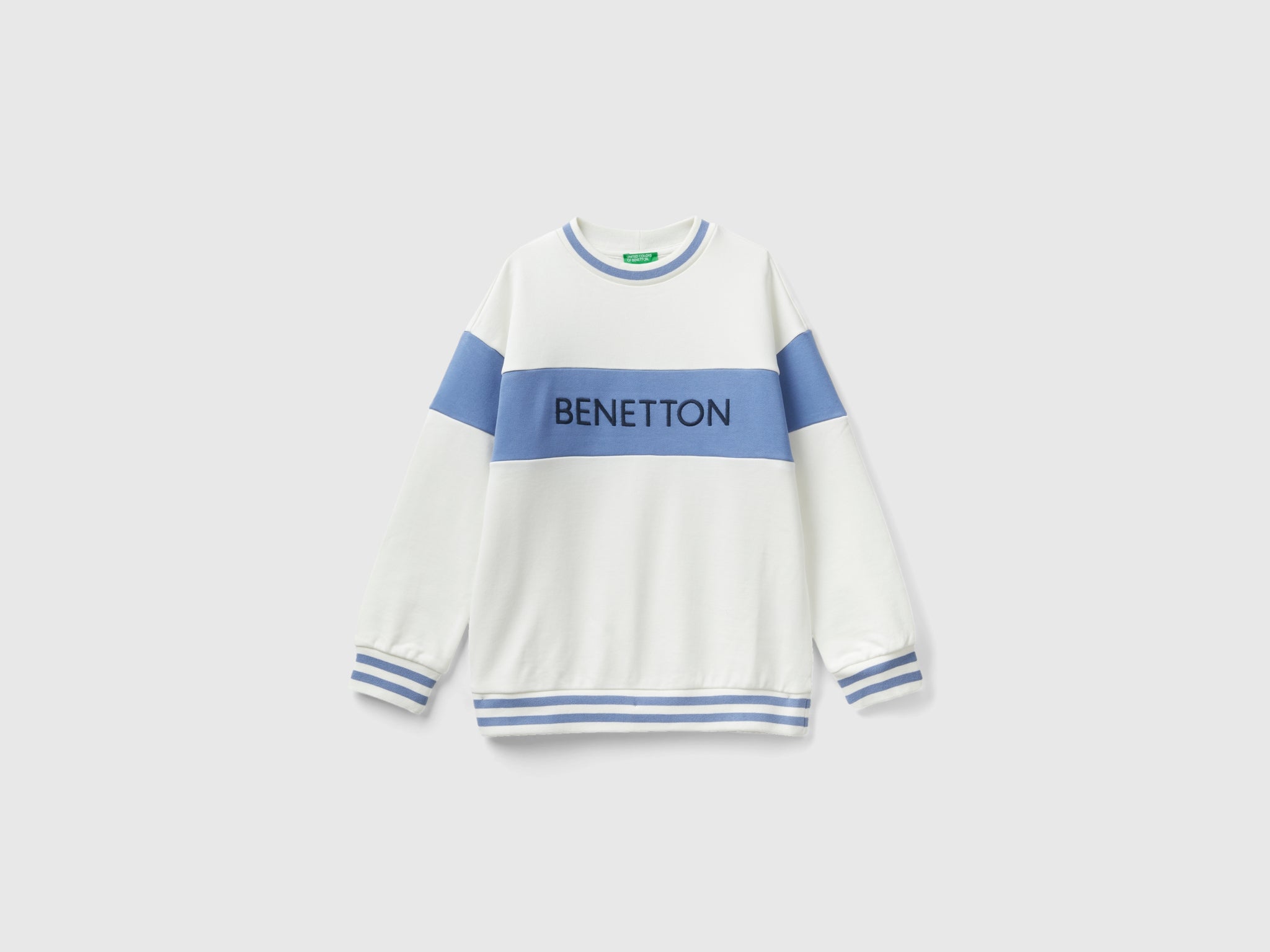 Sweatshirt with logo embroidery