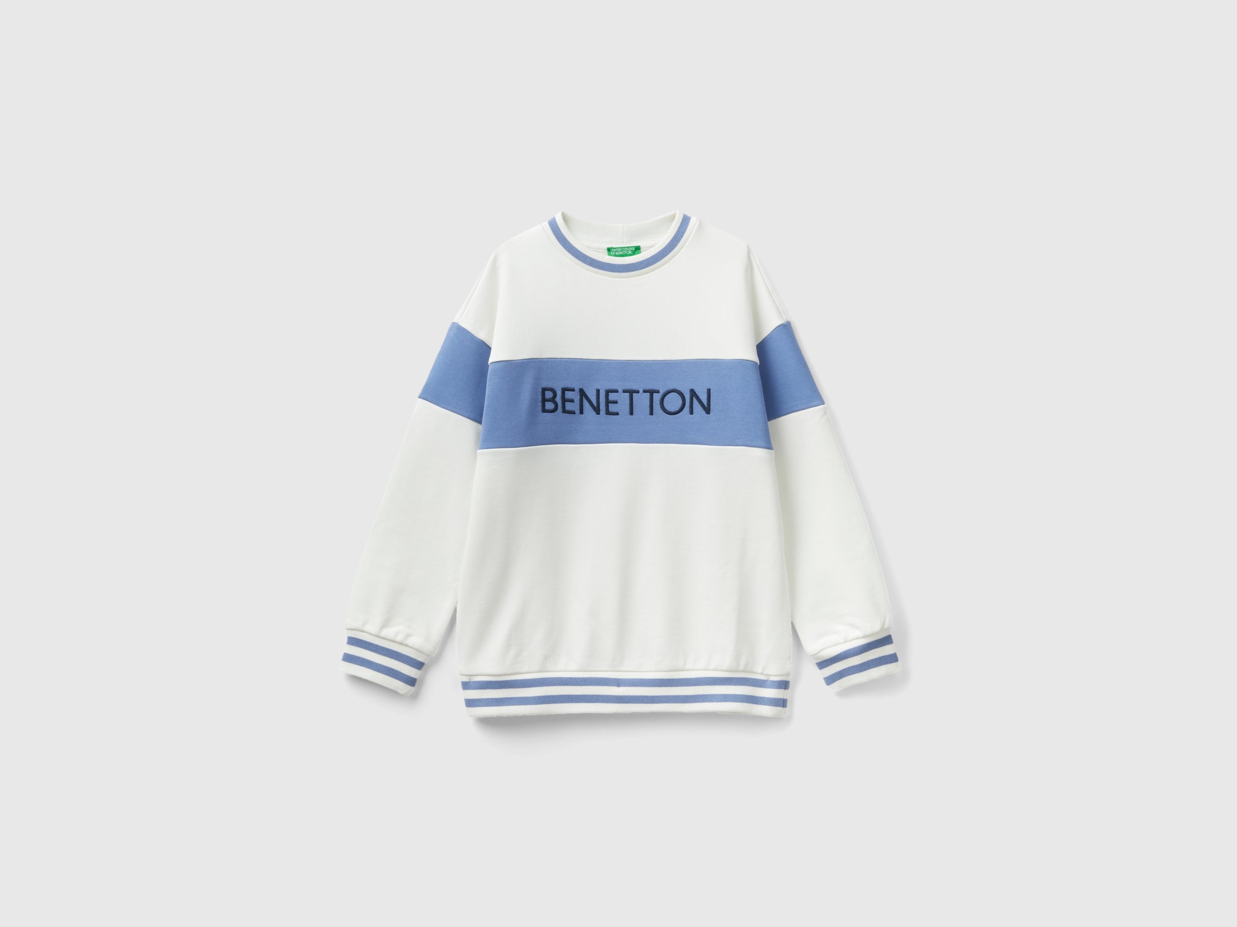 Sweatshirt with logo embroidery