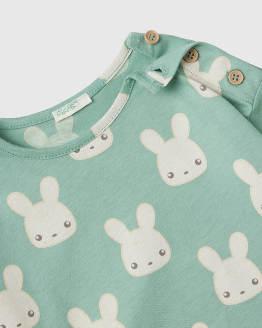 تي شيرت مطبوع عليه حيوانات صغيرة