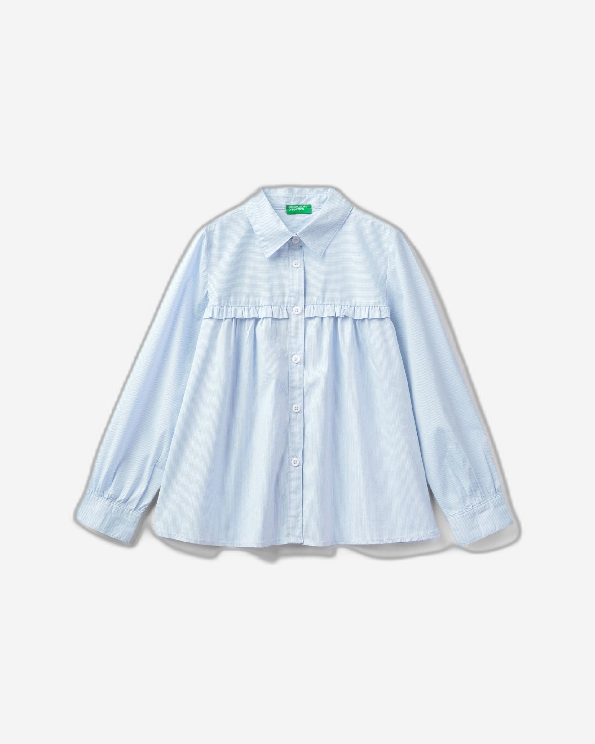 قميص مع ثنيات على النير