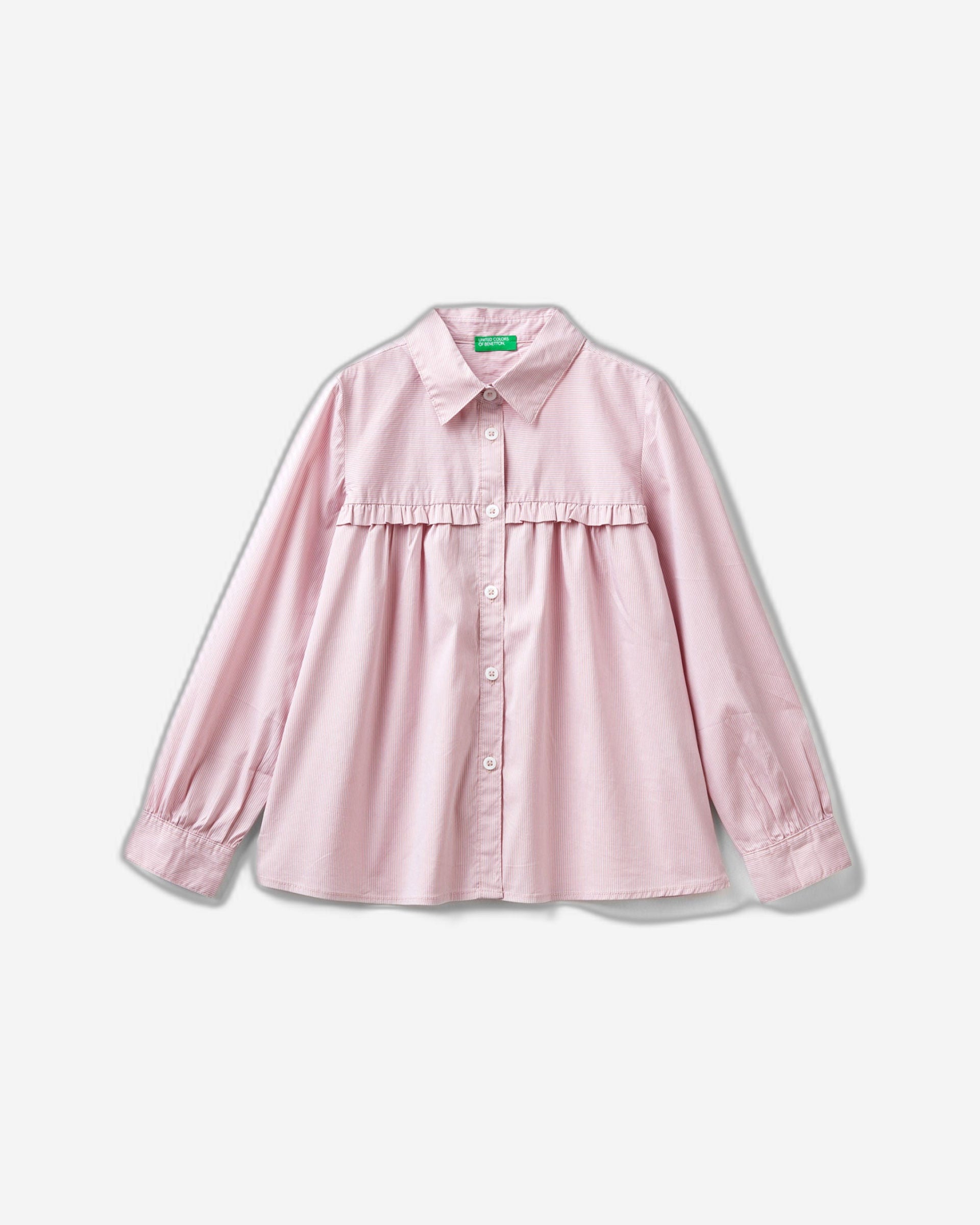 قميص مع ثنيات على النير