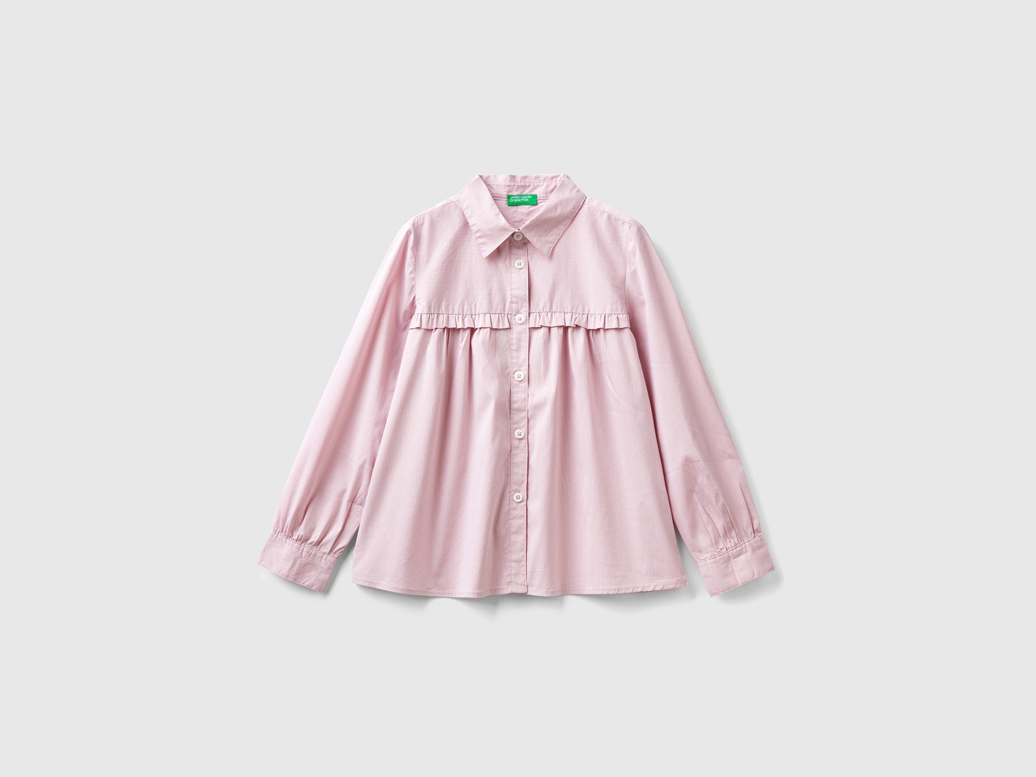 قميص مع ثنيات على النير