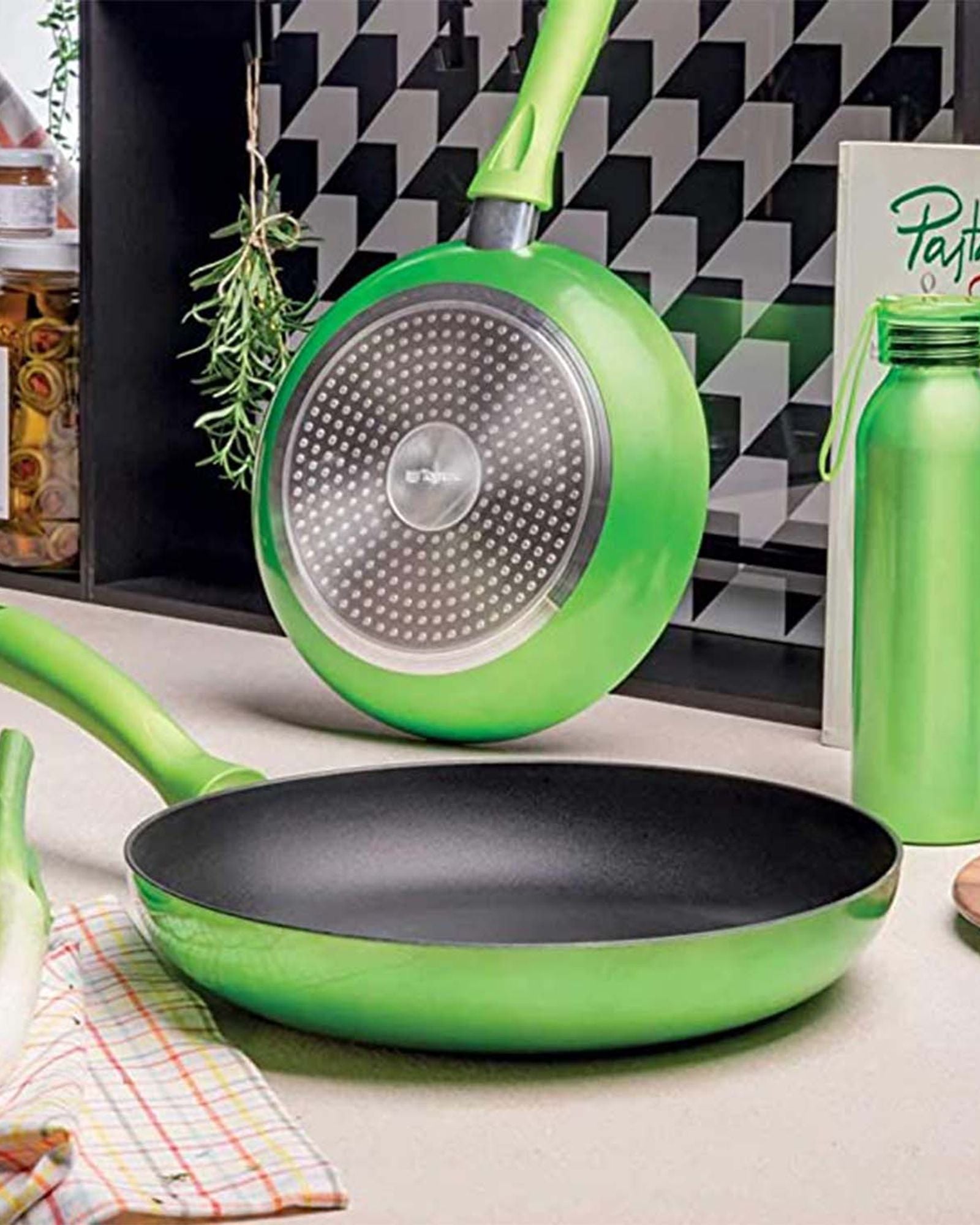 طقم مقلاة توغنانا جرانكوتشي الخضراء اللامعة، قطر 24 و28 سم