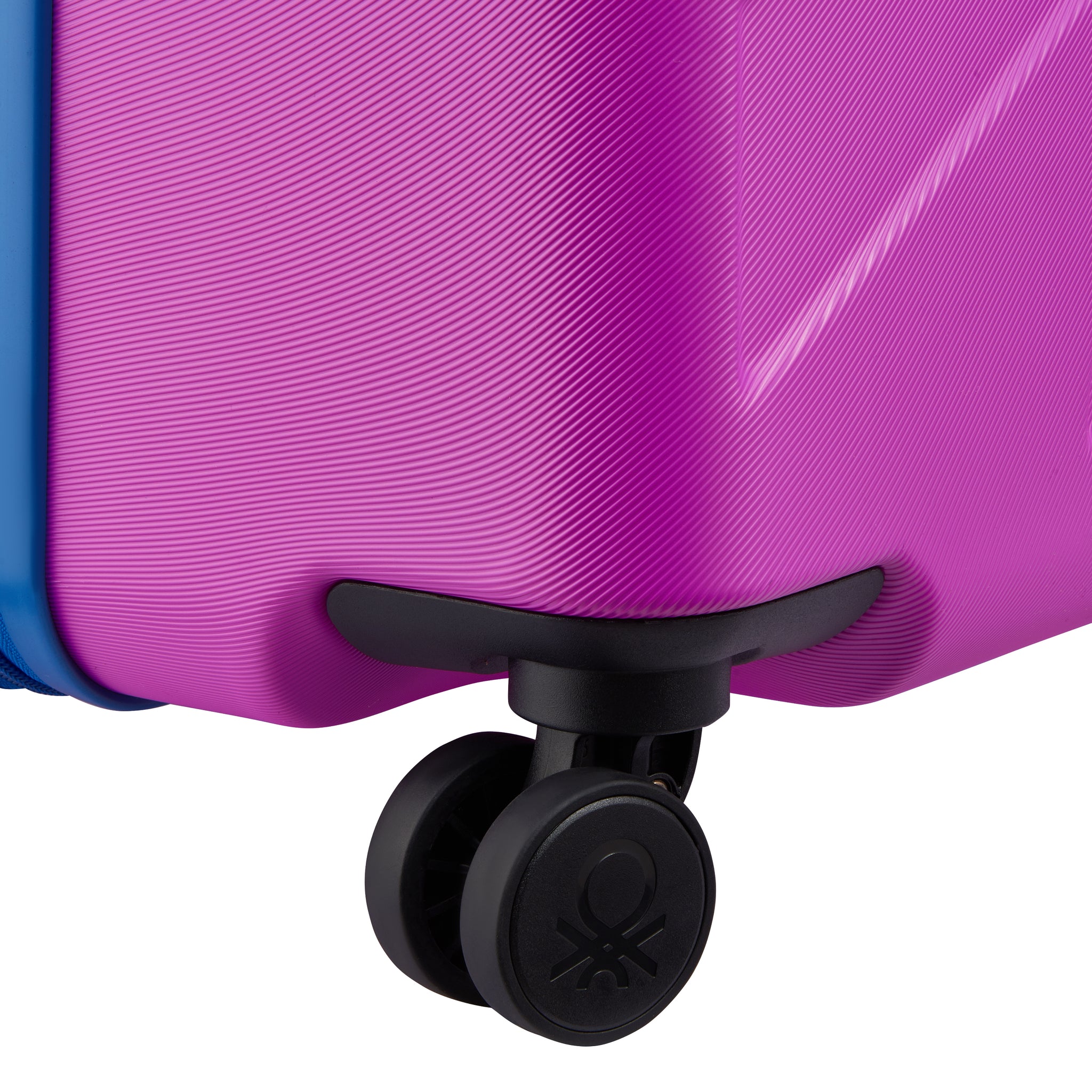 عربة أمتعة UCOB Fabrica 4 ذات العجلات المزدوجة والغطاء الصلب غير القابل للتمدد