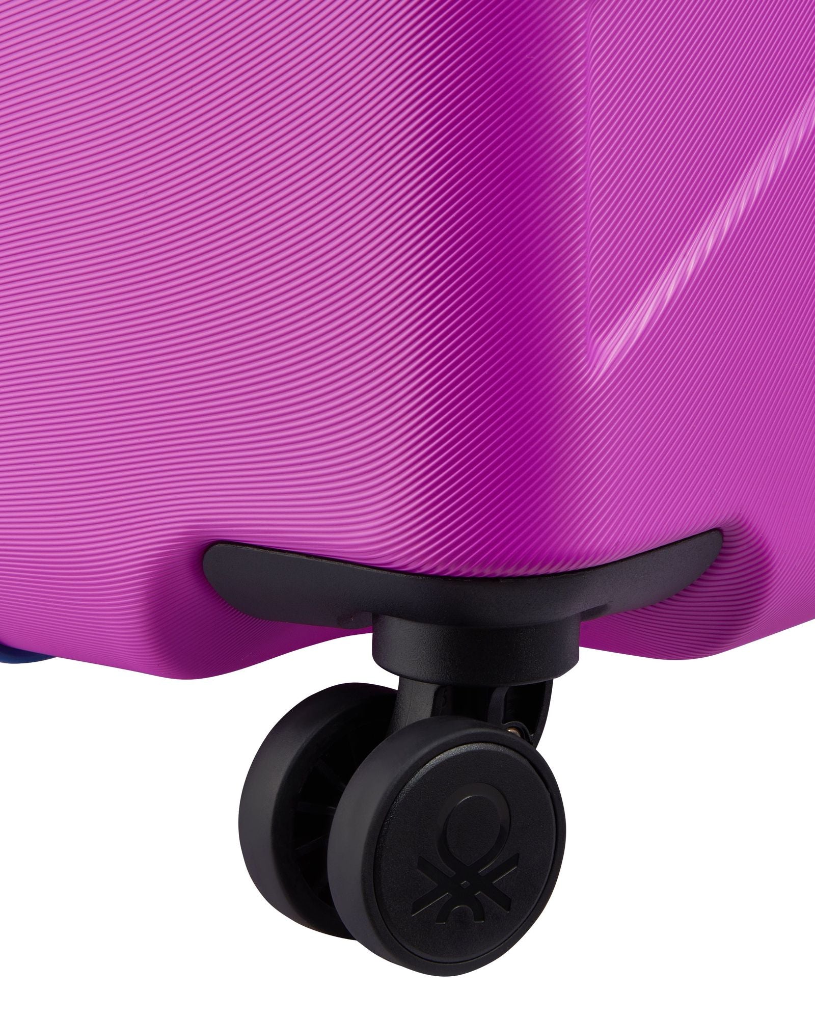 عربة أمتعة UCOB Fabrica 4 ذات العجلات المزدوجة والغطاء الصلب غير القابل للتمدد