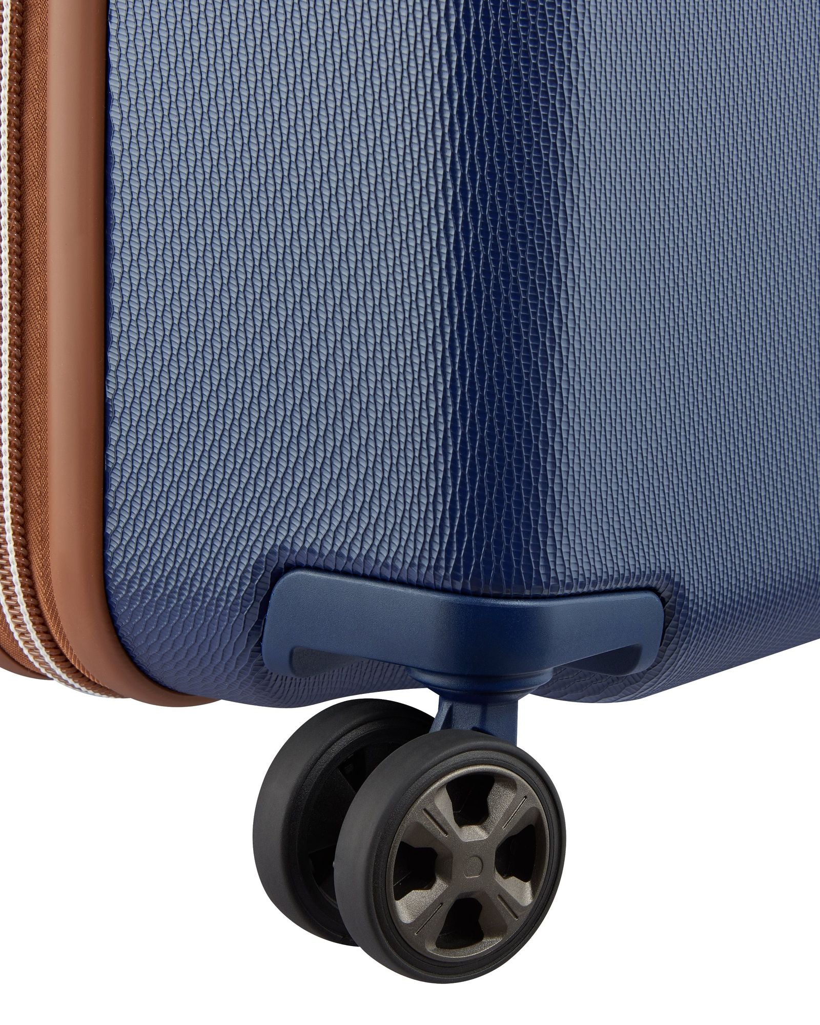 حقيبة سفر ديلسي باريس شاتليه إير ٢.٠ صلبة غير قابلة للتمدد بأربع عجلات مزدوجة